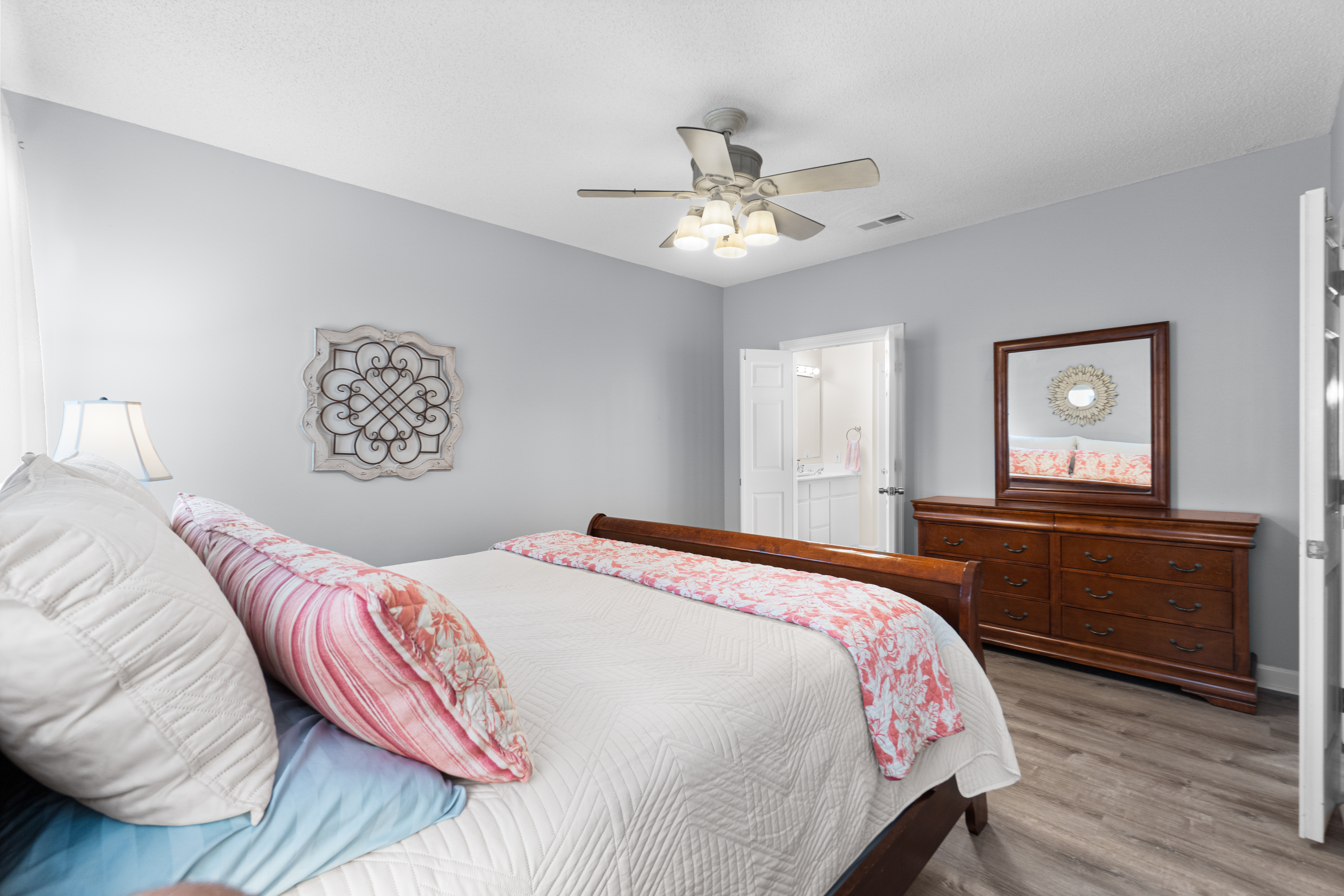 Spacious Coastal Home On Oversized Cul-de-Sac Lot - 物件實景