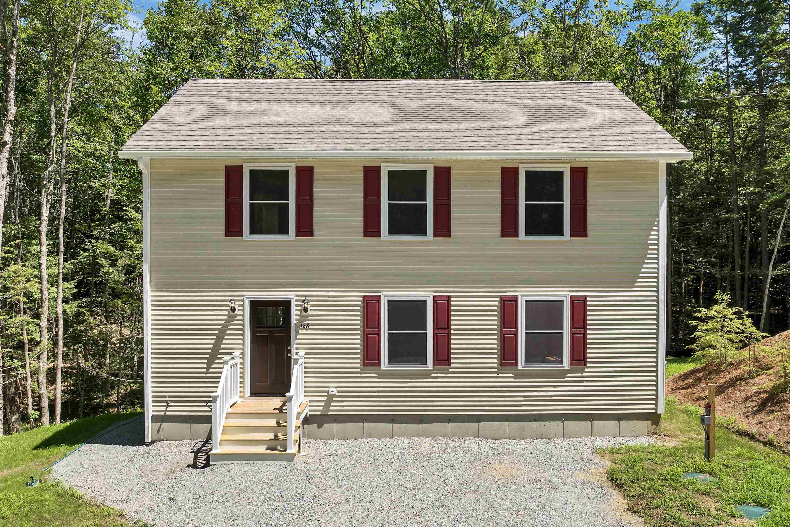 Bennington, New Hampshire, 03442, United States, 3 Bedrooms Bedrooms, ,2 BathroomsBathrooms,Residential,For Sale,1898255