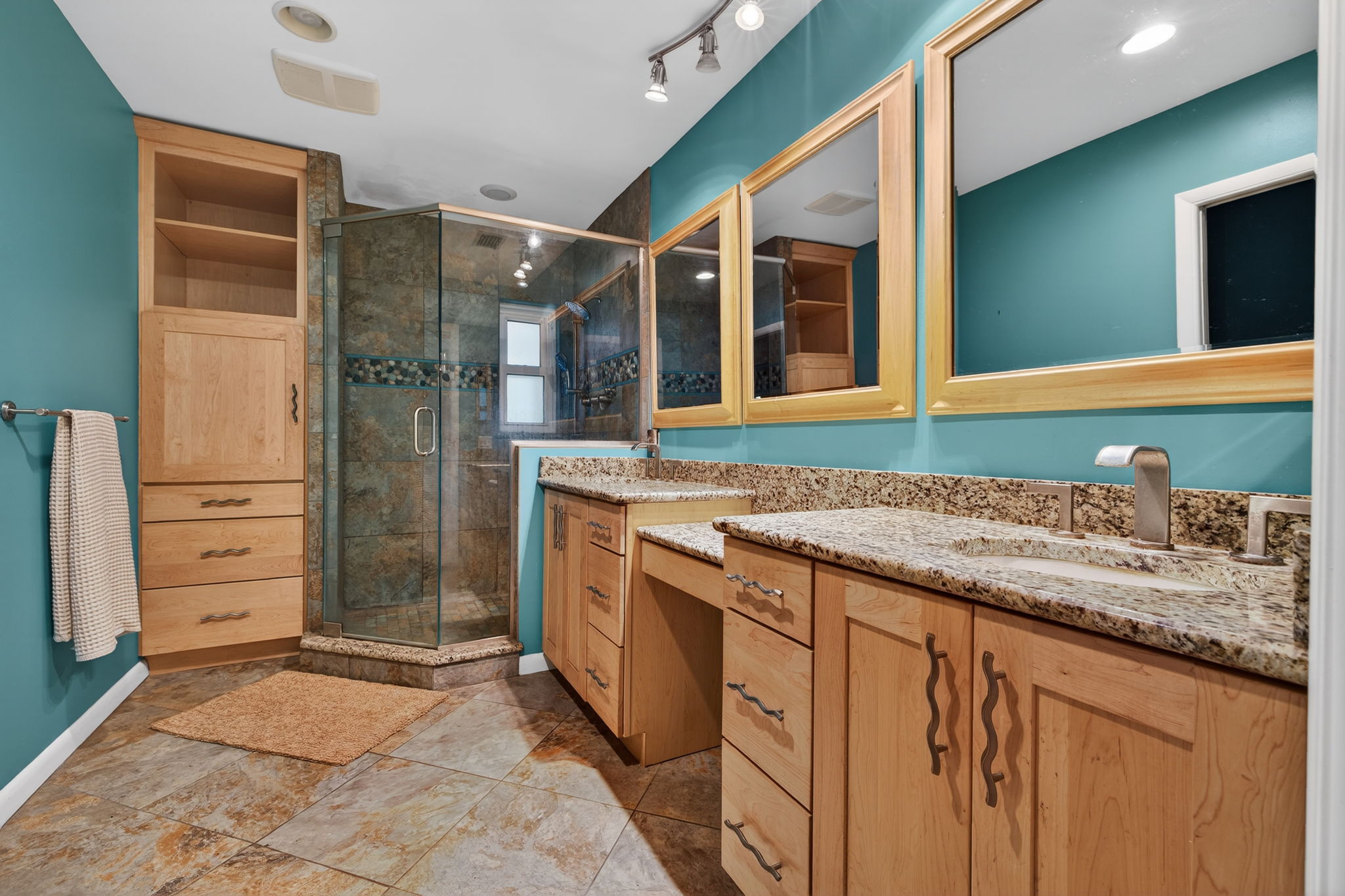 Clearwater, Florida, 33755, United States, 5 Bedrooms Bedrooms, ,3 BathroomsBathrooms,Residential,For Sale,2013064