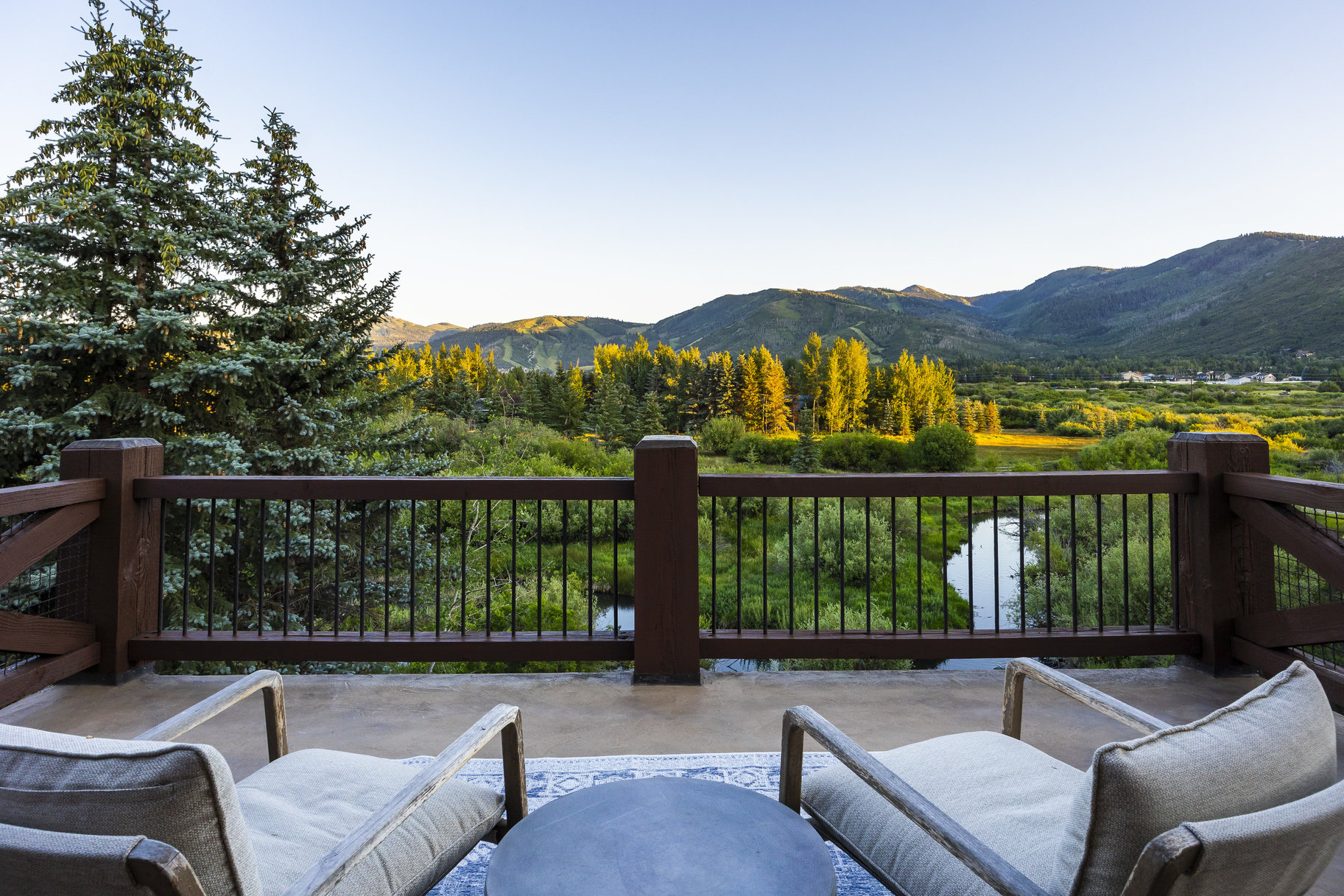  Rare Park Meadows Retreat with Creekside Setting and Expansive Ski Resort Views - 物件實景