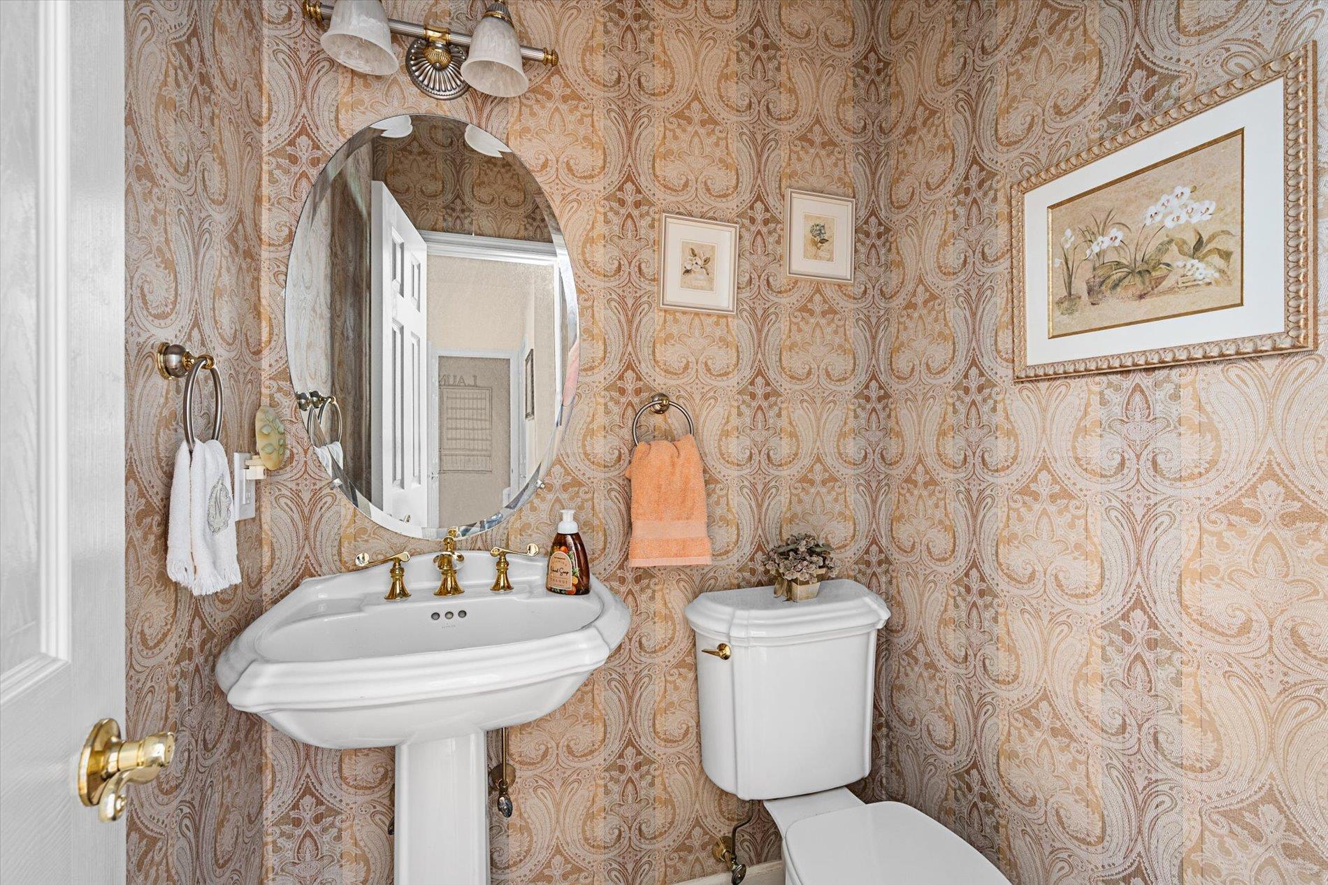 Kings Park, New York, 11754, United States, 3 Bedrooms Bedrooms, ,3 BathroomsBathrooms,Residential,For Sale,1827853