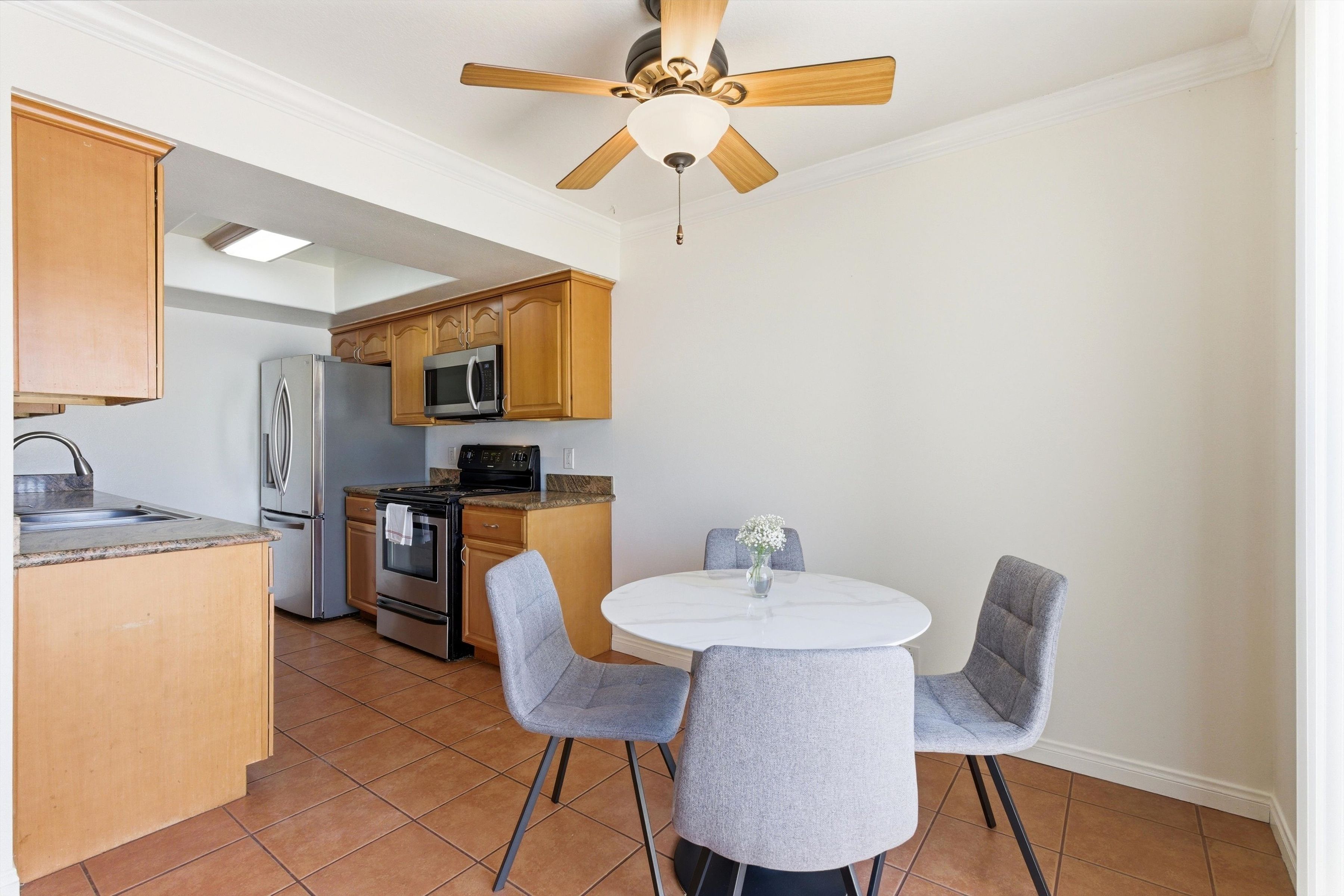  1015 East Spazier Avenue, Unit 205 - 物件實景