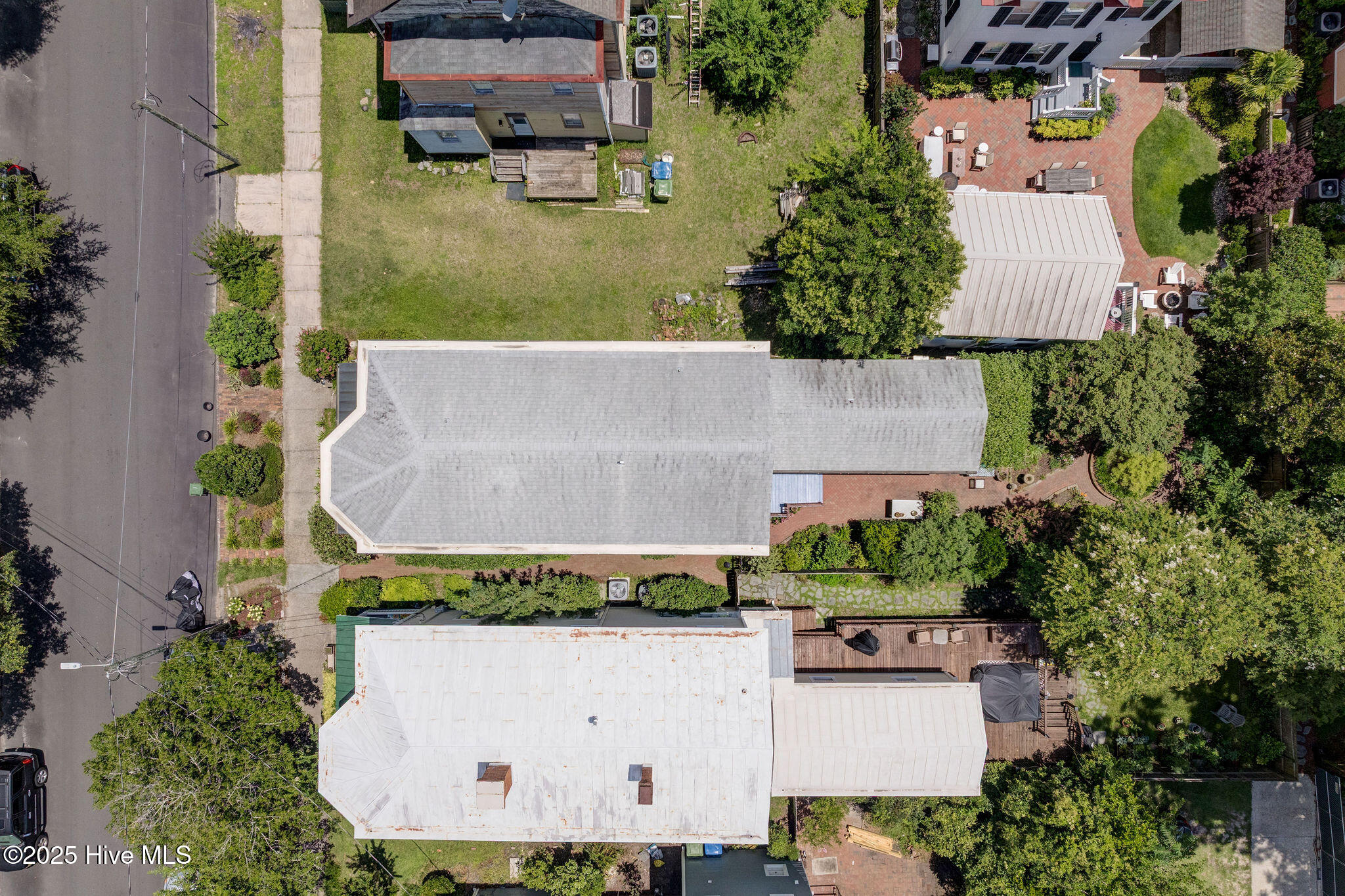 Wilmington, North Carolina, 28401, United States, 4 Bedrooms Bedrooms, ,3 BathroomsBathrooms,Residential,For Sale,1874502