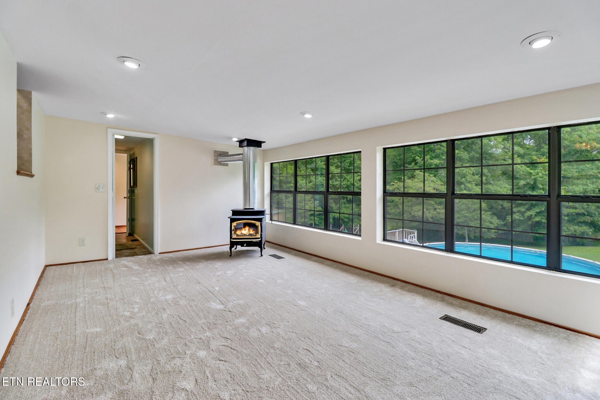 Crossville, Tennessee, 38571, United States, 3 Bedrooms Bedrooms, ,4 BathroomsBathrooms,Residential,For Sale,1979710