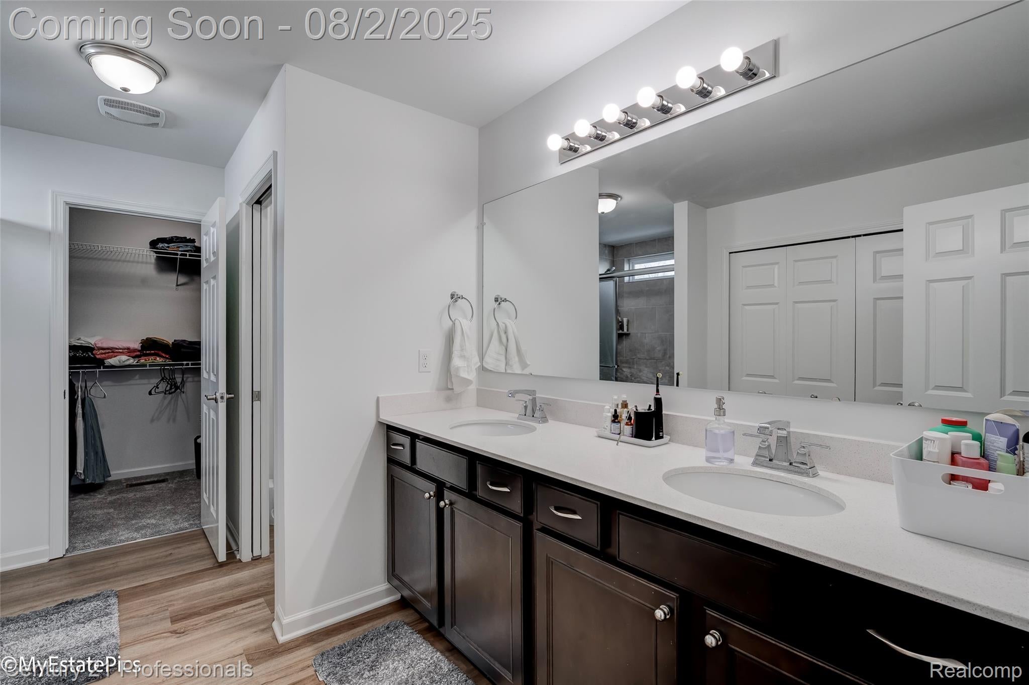 SouthLyon, Michigan, 48178, United States, 4 Bedrooms Bedrooms, ,3 BathroomsBathrooms,Residential,For Sale,1904843