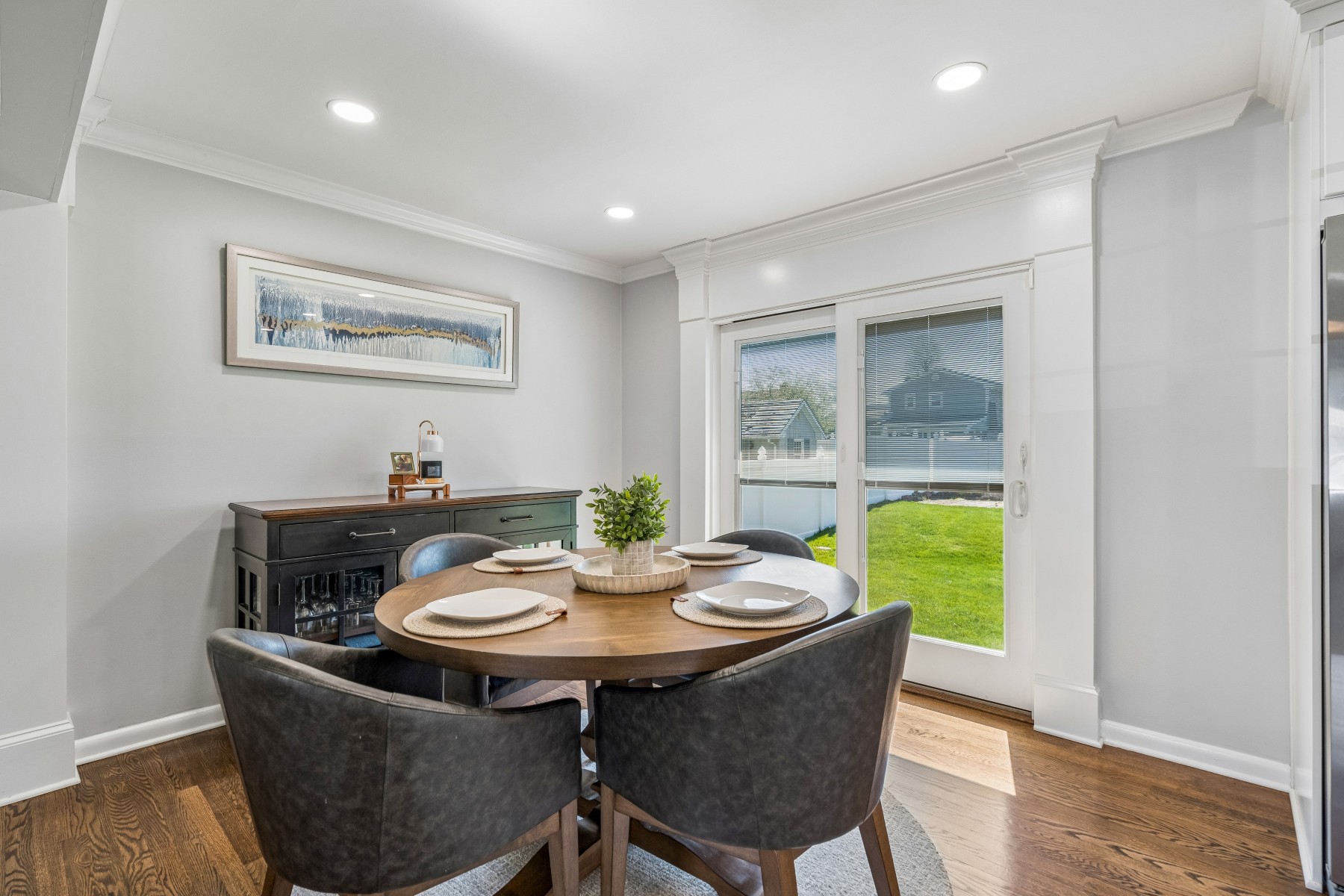  Immaculate and Updated Split Level Residence - 物件實景