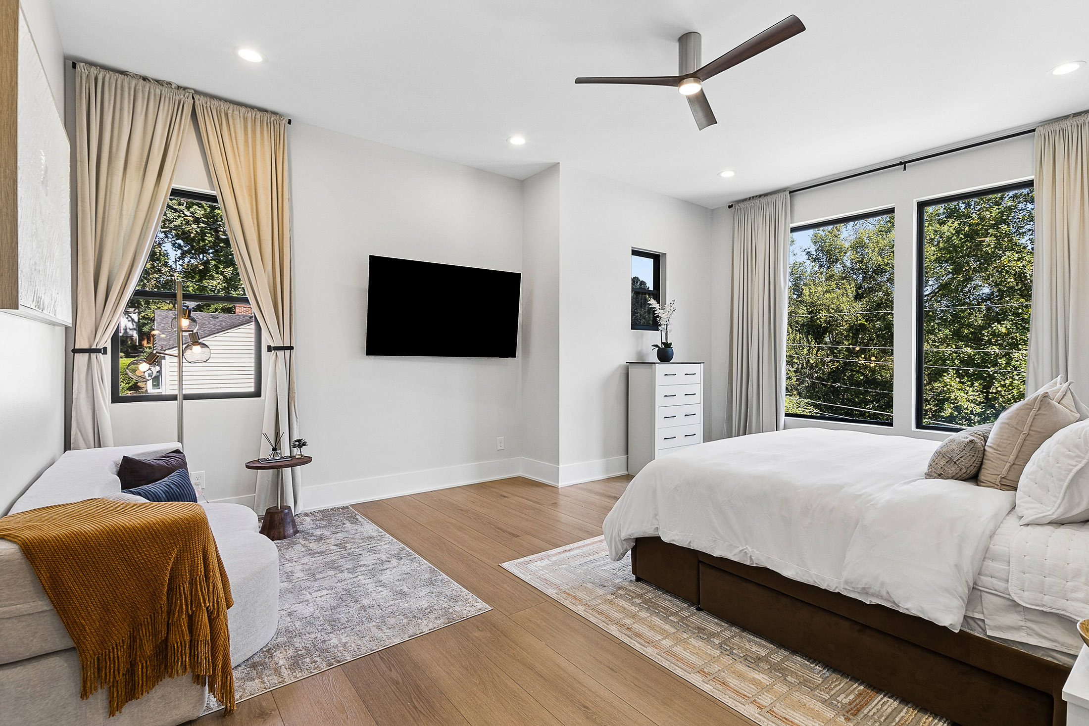  Sophisticated Modern Home in Sought-after Loring Heights - 物件實景