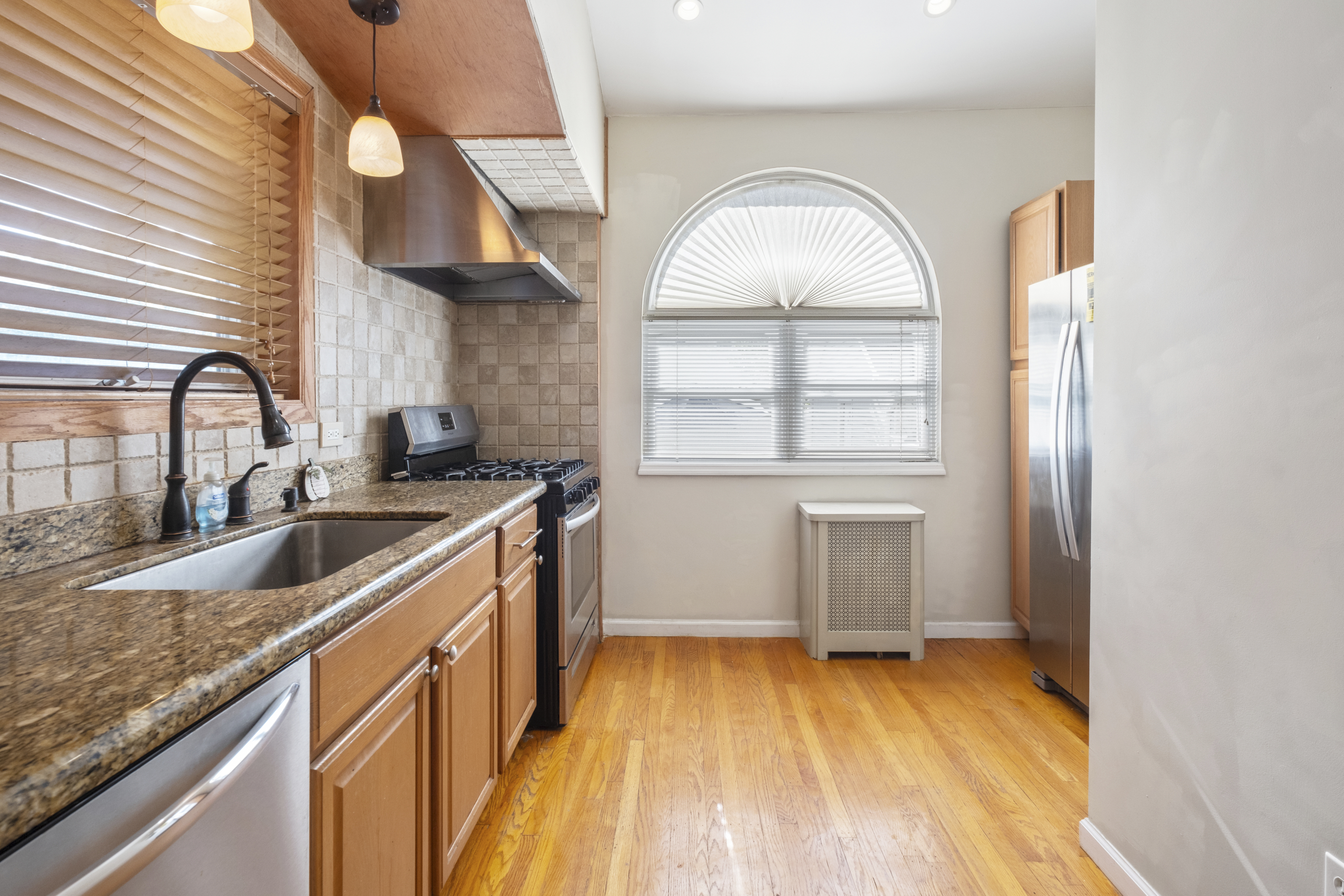 Floral Park, New York, 11001, United States, 3 Bedrooms Bedrooms, ,2 BathroomsBathrooms,Residential,For Sale,1973854