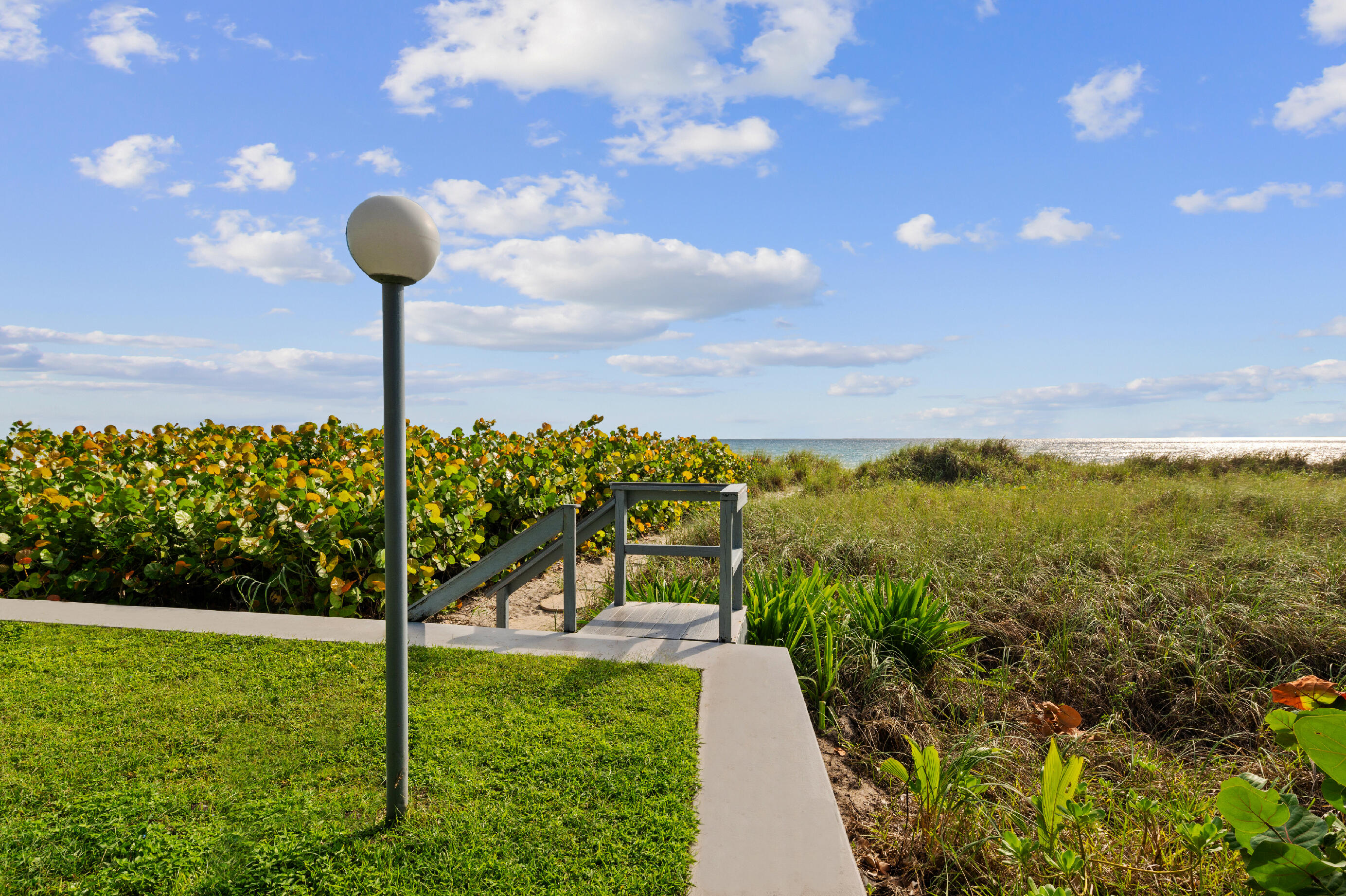 Delray Beach, Florida, 33483, United States, 2 Bedrooms Bedrooms, ,2 BathroomsBathrooms,Residential,For Sale,1826520