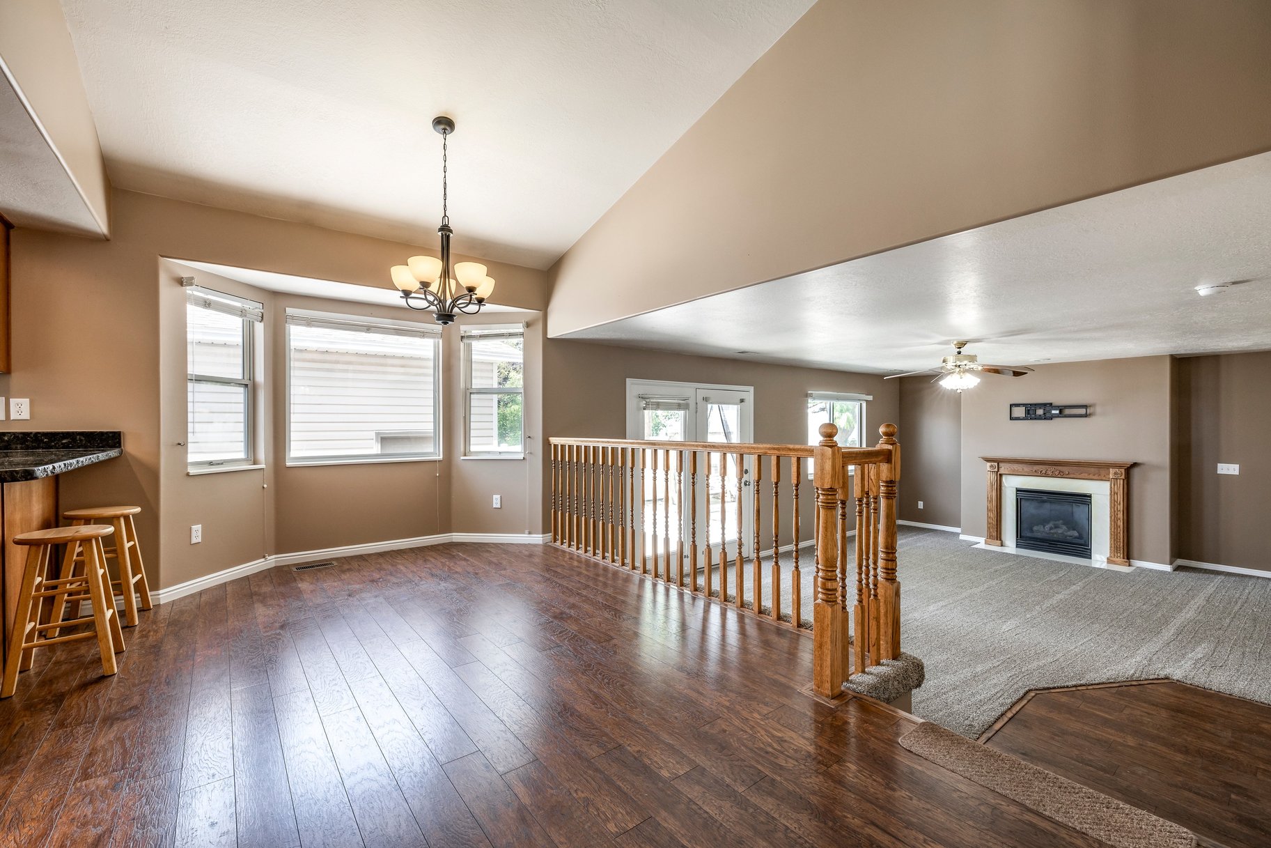  5 Bedroom, 3 Bath Home With One Of North Ogdens Best Porch Views - 物件實景