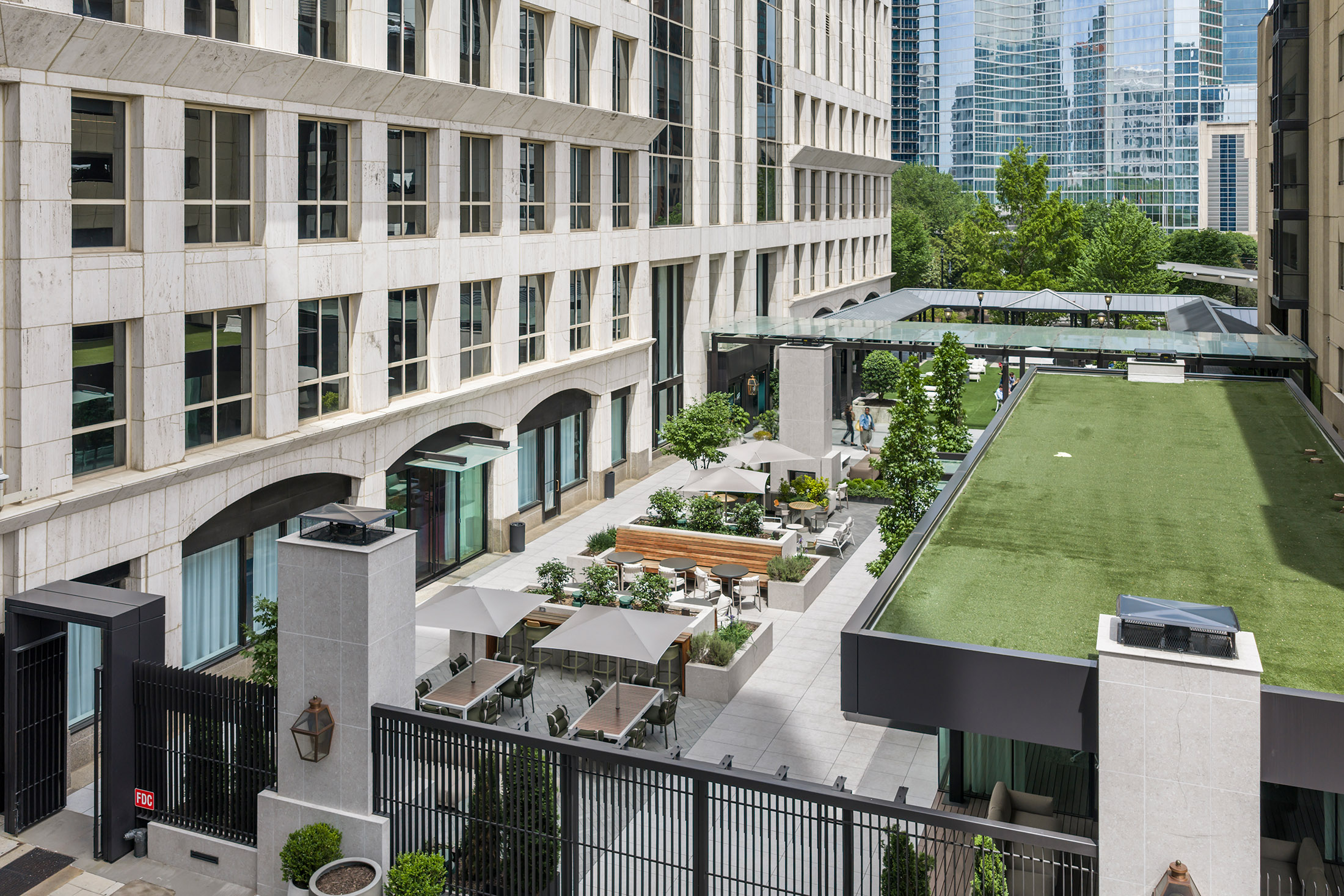  Two-Story Penthouse with Sweeping Skyline Views - 物件實景