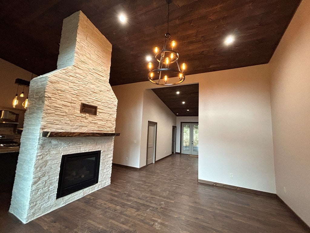 Mineral Bluff, Georgia, 30559, United States, 3 Bedrooms Bedrooms, ,3 BathroomsBathrooms,Residential,For Sale,1871294