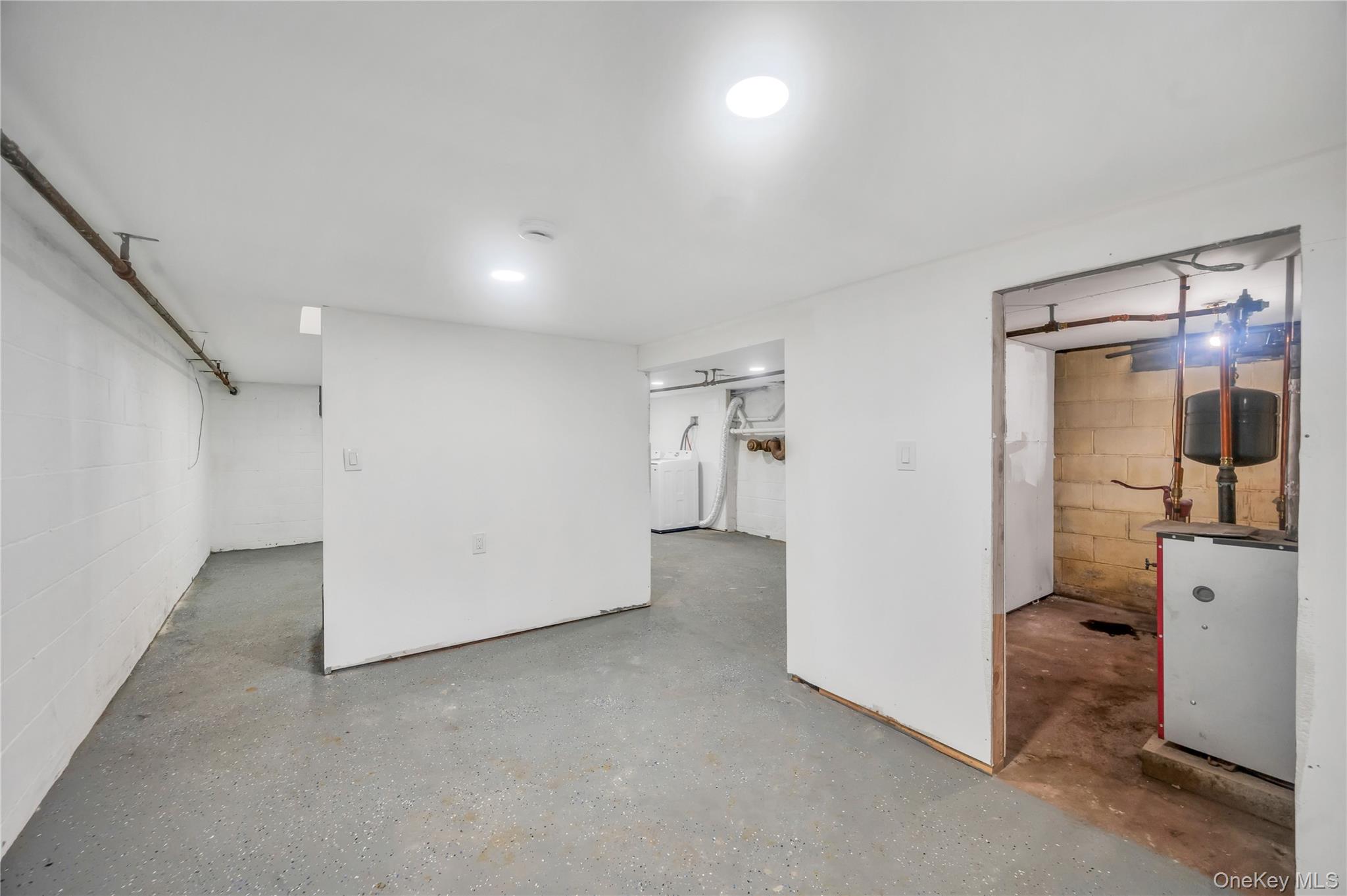 Shirley, New York, 11967, United States, 5 Bedrooms Bedrooms, ,2 BathroomsBathrooms,Residential,For Sale,1948254