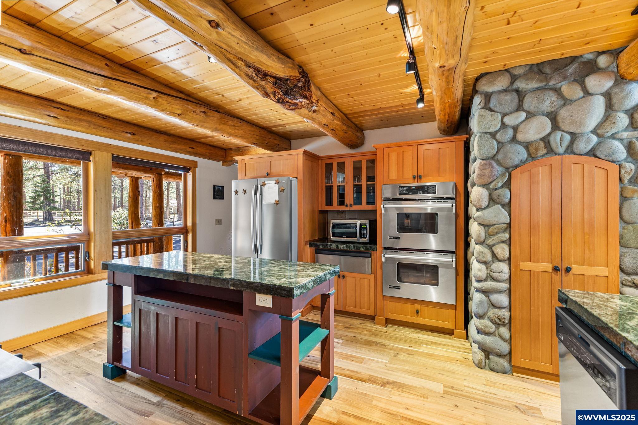 Sisters, Oregon, 97759, United States, 3 Bedrooms Bedrooms, ,6 BathroomsBathrooms,Residential,For Sale,1784576