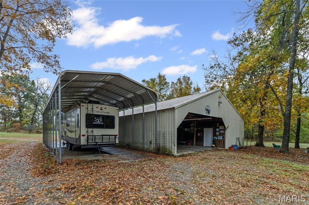 Farmington, Missouri, 63640, United States, 5 Bedrooms Bedrooms, ,3 BathroomsBathrooms,Residential,For Sale,1981523