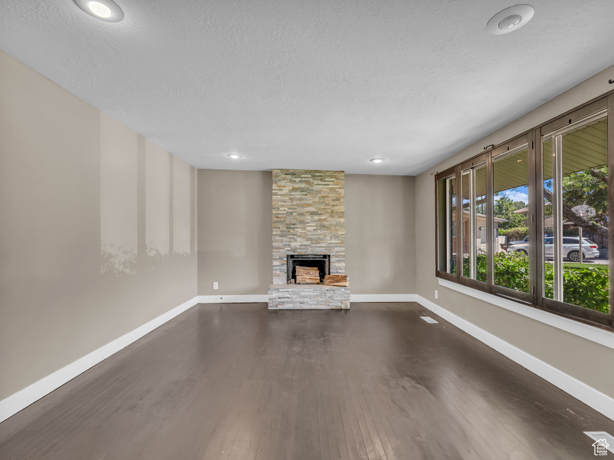 Midvale, Utah, 84047, United States, 4 Bedrooms Bedrooms, ,2 BathroomsBathrooms,Residential,For Sale,1862368