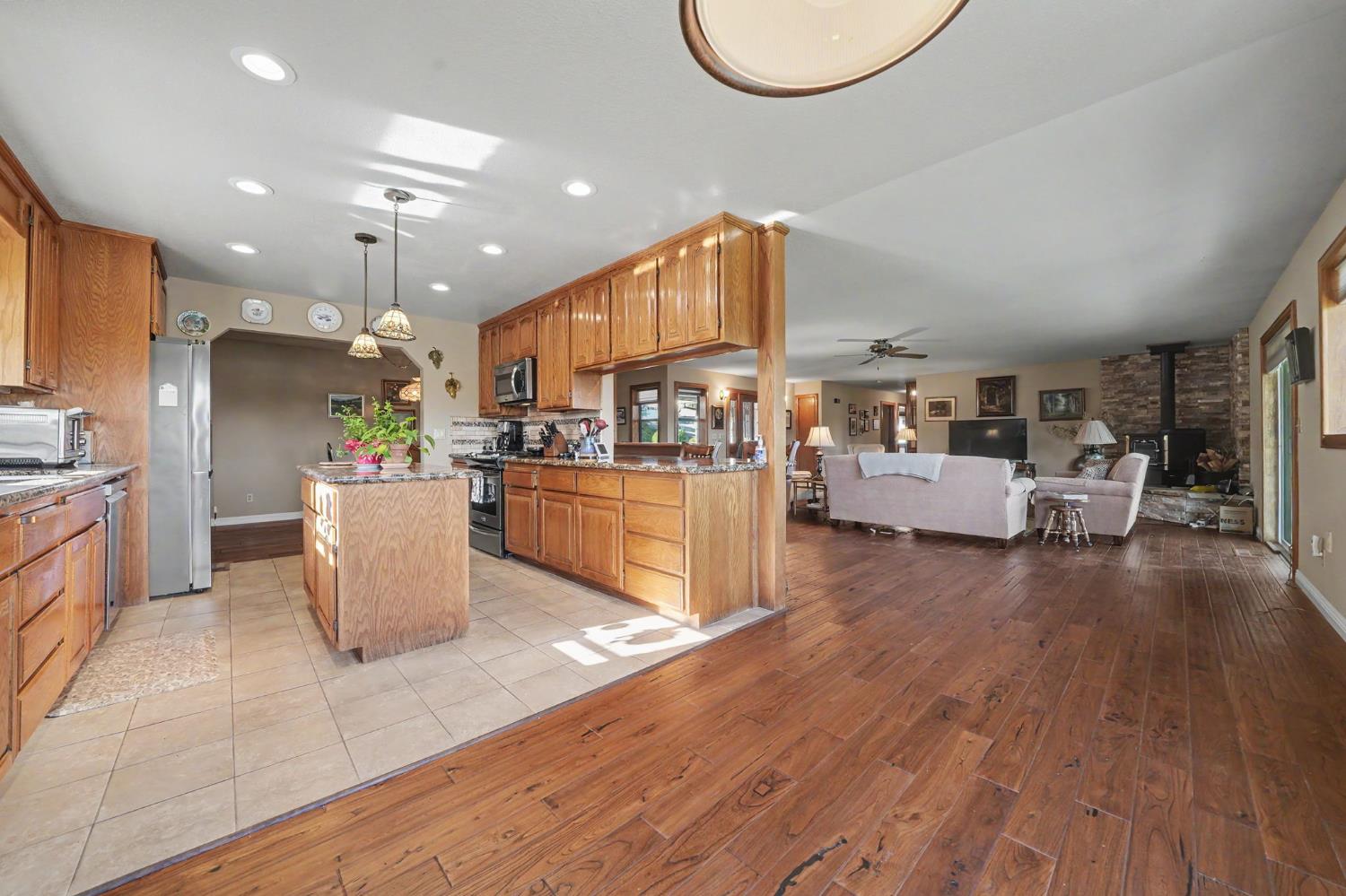 Valley Springs, California, 95252, United States, 3 Bedrooms Bedrooms, ,2 BathroomsBathrooms,Residential,For Sale,2047980