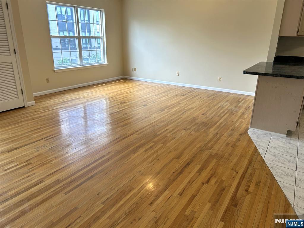 Newark, New Jersey, 07105, United States, 2 Bedrooms Bedrooms, ,3 BathroomsBathrooms,Residential,For Sale,1908619