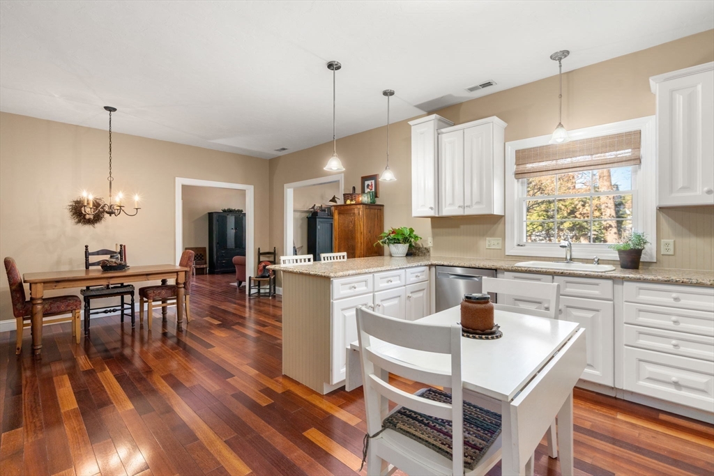 Uxbridge, Massachusetts, 01569, United States, 2 Bedrooms Bedrooms, ,2 BathroomsBathrooms,Residential,For Sale,2006333