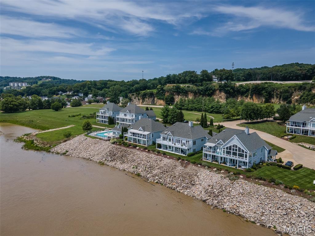 Grafton, Illinois, 62037, United States, 2 Bedrooms Bedrooms, ,2 BathroomsBathrooms,Residential,For Sale,1907573