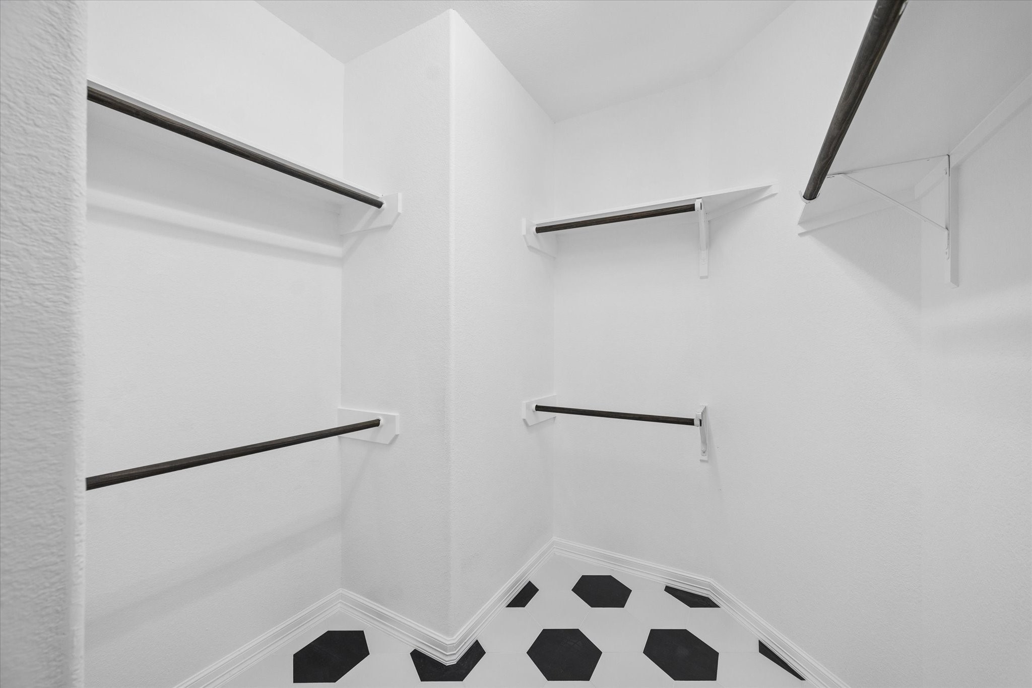  8819 Alicia Drive - 物件實景