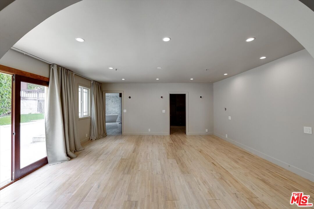 Beverly Hills, California, 90210, United States, 8 Bedrooms Bedrooms, ,3 BathroomsBathrooms,Residential,For Sale,1916732