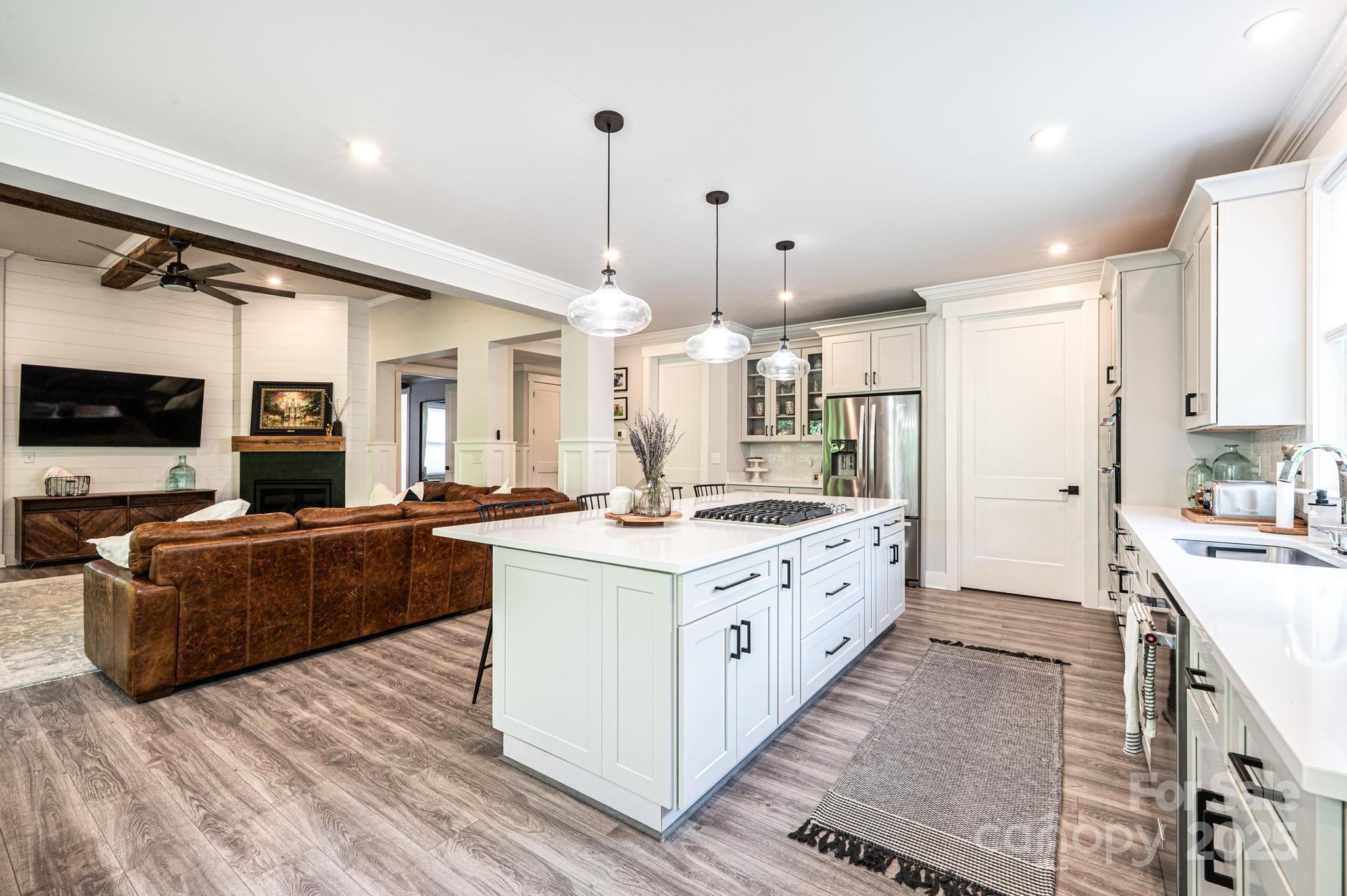 Hickory, North Carolina, 28601, United States, 4 Bedrooms Bedrooms, ,4 BathroomsBathrooms,Residential,For Sale,1850050