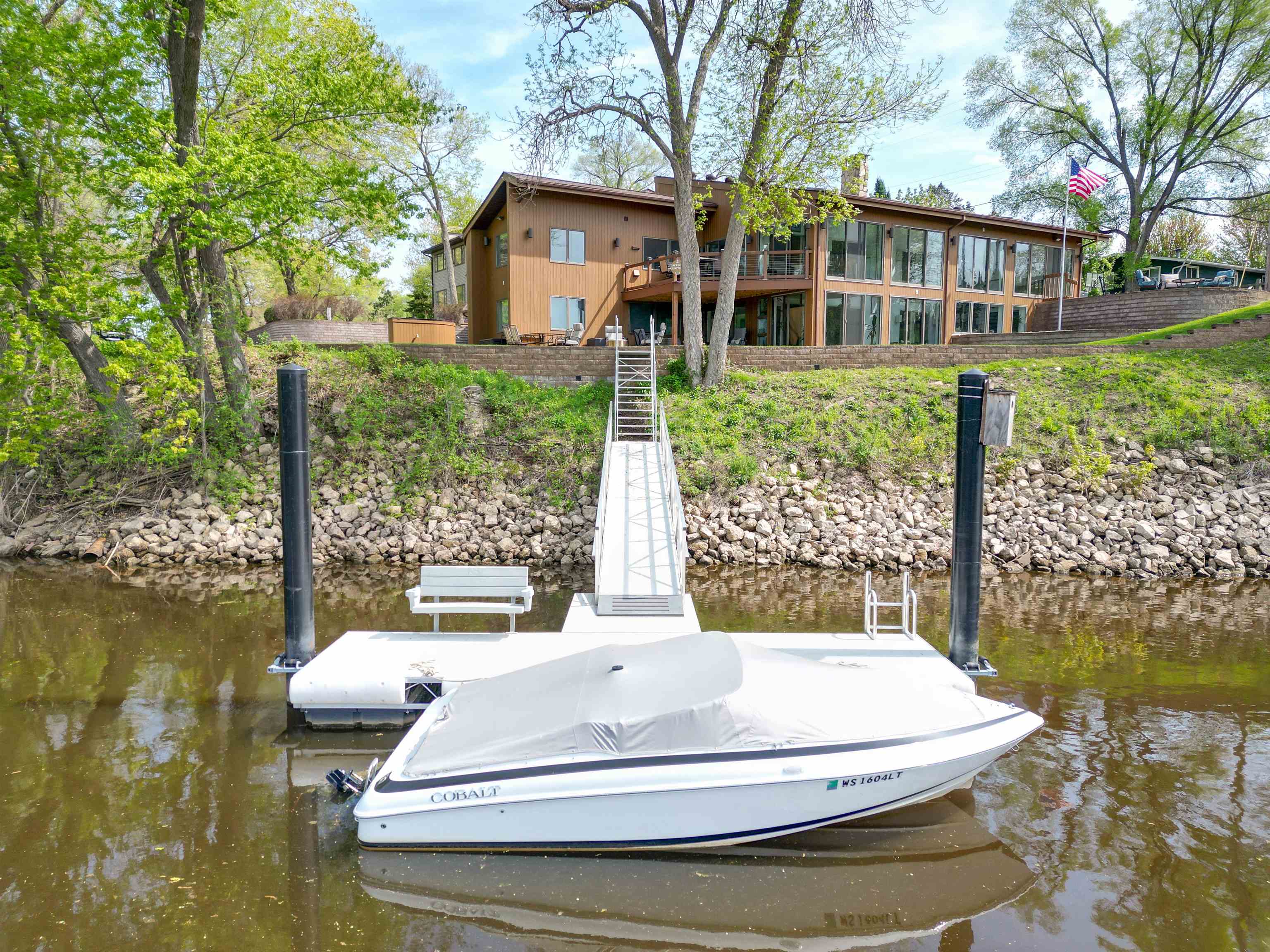 La Crosse, Wisconsin, 54601, United States, 4 Bedrooms Bedrooms, ,5 BathroomsBathrooms,Residential,For Sale,2049360