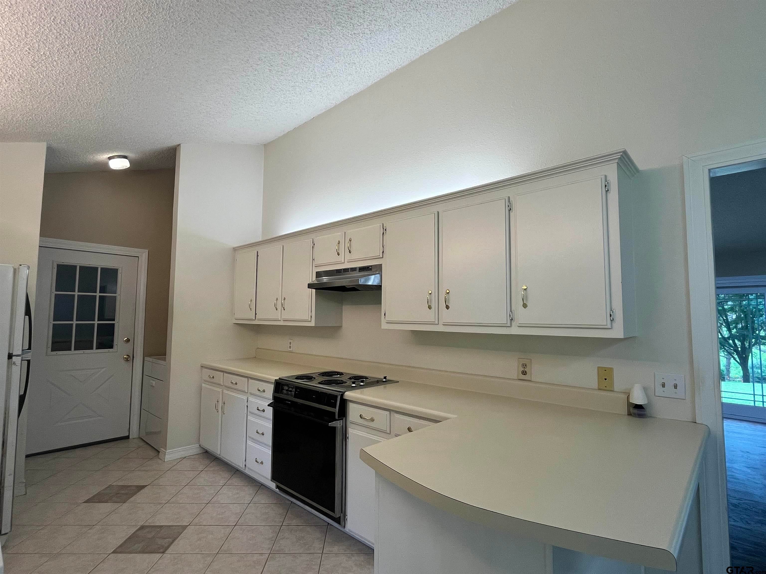 Pittsburg, Texas, 75686, United States, 3 Bedrooms Bedrooms, ,2 BathroomsBathrooms,Residential,For Sale,1848749