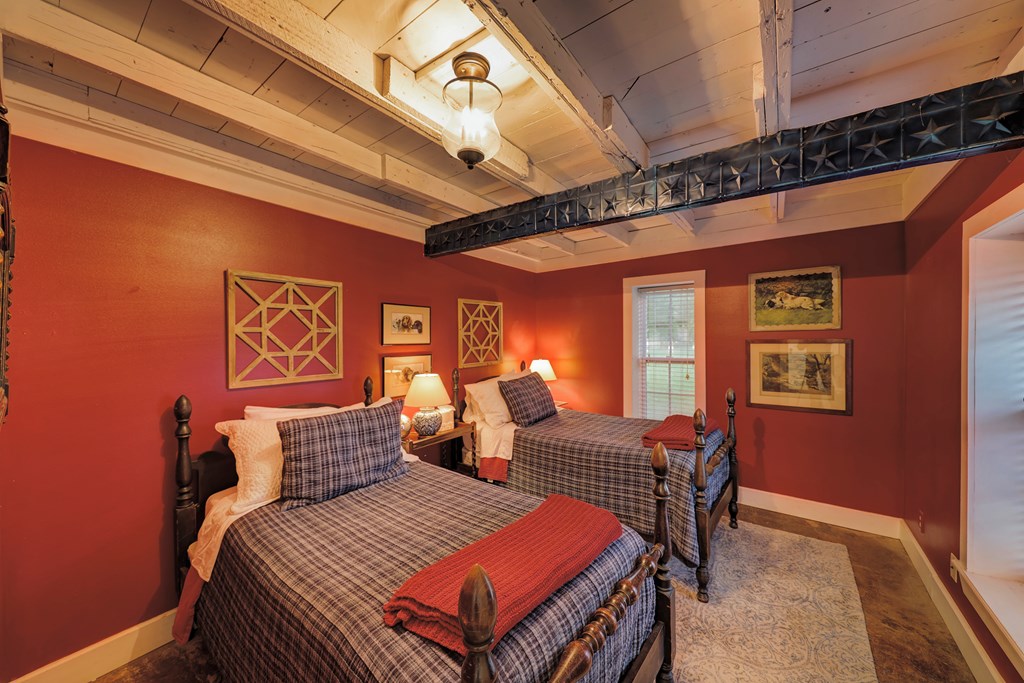 Kerrville, Texas, 78028, United States, 6 Bedrooms Bedrooms, ,6 BathroomsBathrooms,Residential,For Sale,1980458