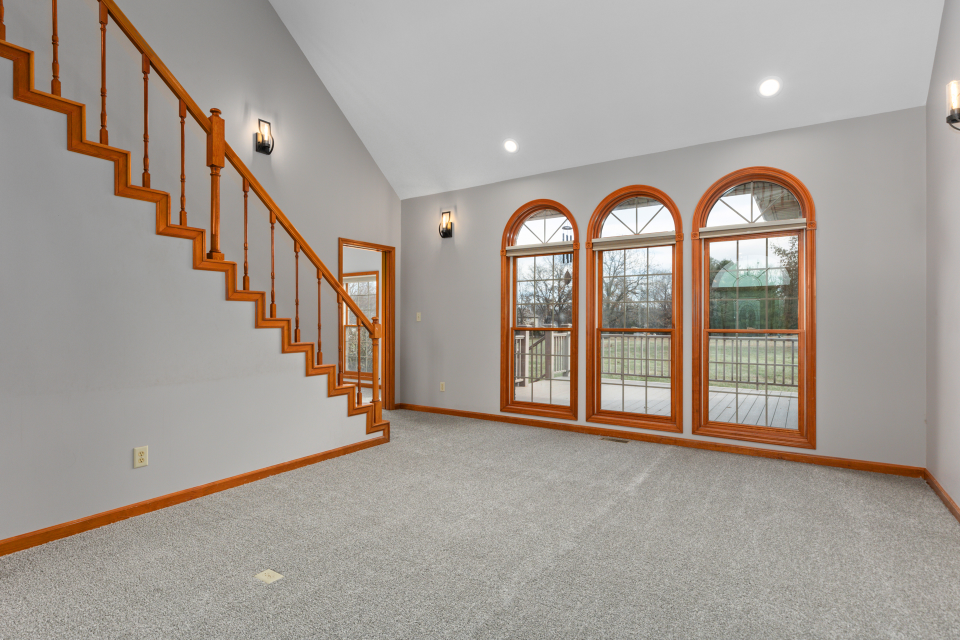 Litchfield, Illinois, 62056, United States, 5 Bedrooms Bedrooms, ,4 BathroomsBathrooms,Residential,For Sale,1986083