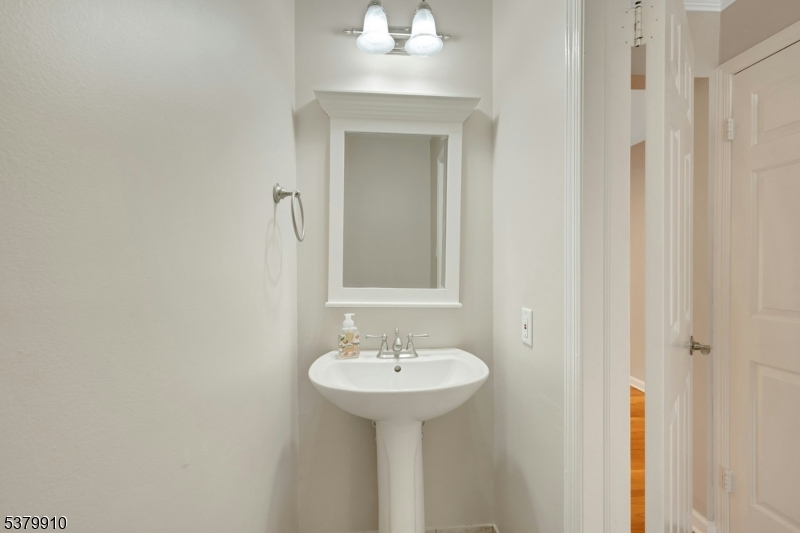 Mendham Boro, New Jersey, 07945, United States, 2 Bedrooms Bedrooms, ,3 BathroomsBathrooms,Residential,For Sale,1926186