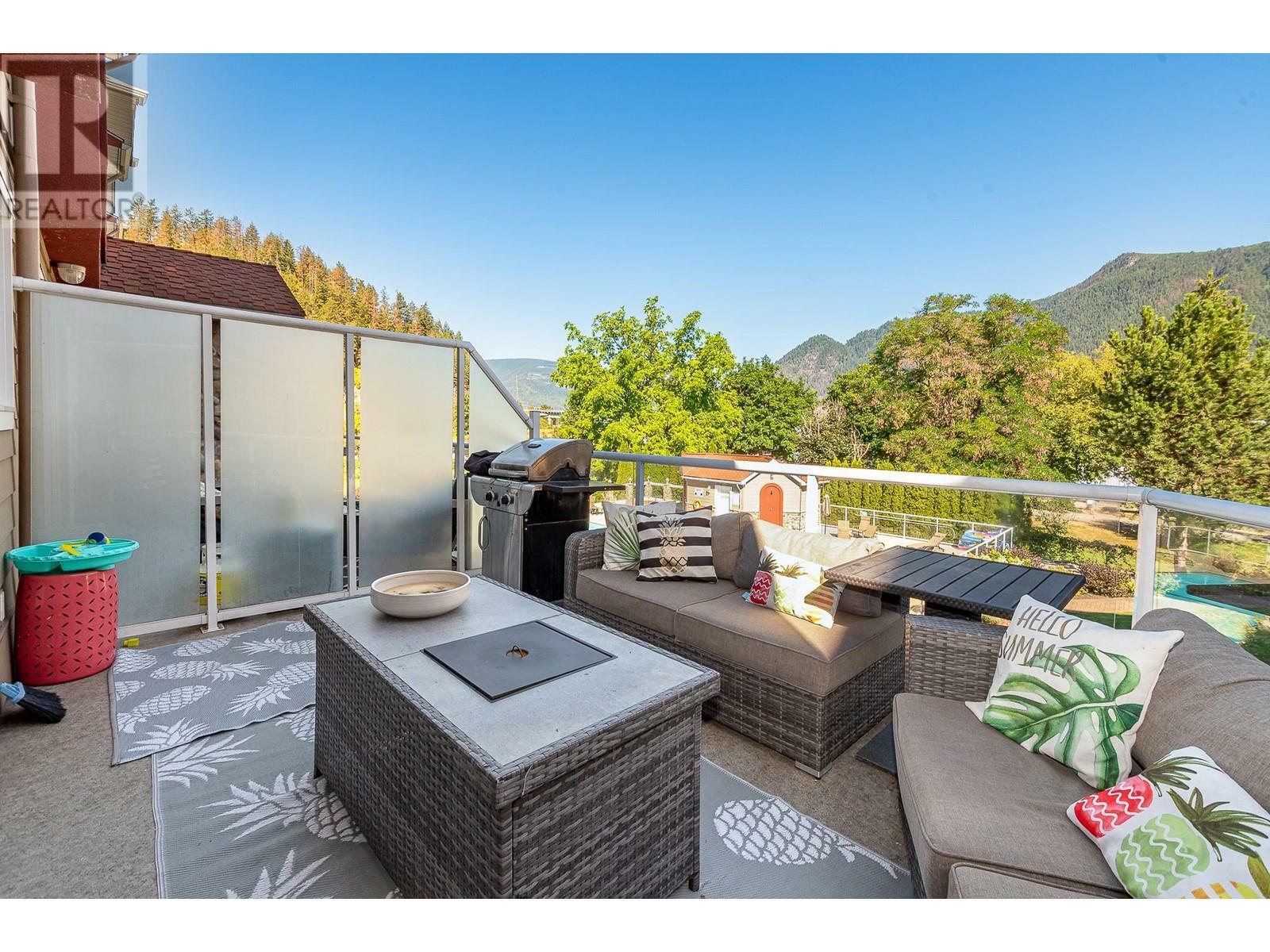 SICAMOUS, British Columbia, V0E 2V1, CA, 4 Bedrooms Bedrooms, ,2 BathroomsBathrooms,Residential,For Sale,1839055