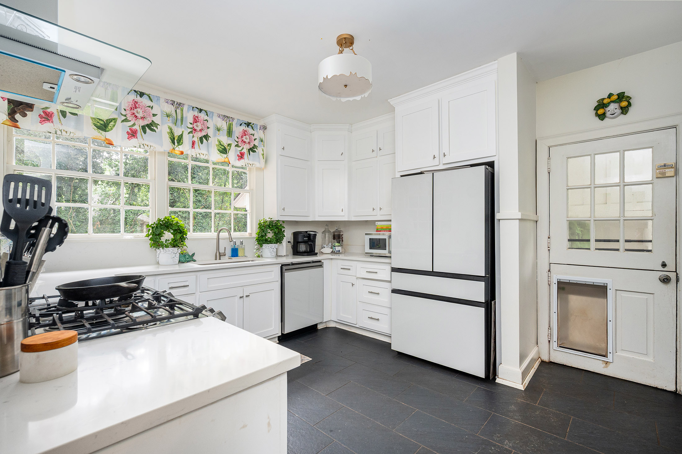  Charming Colonial Revival in the Heart of Historic Shirley Hills - 物件實景