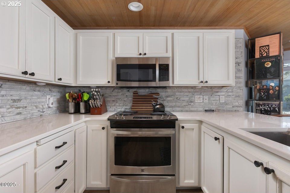 Depoe Bay, Oregon, 97341, United States, 2 Bedrooms Bedrooms, ,2 BathroomsBathrooms,Residential,For Sale,1988210