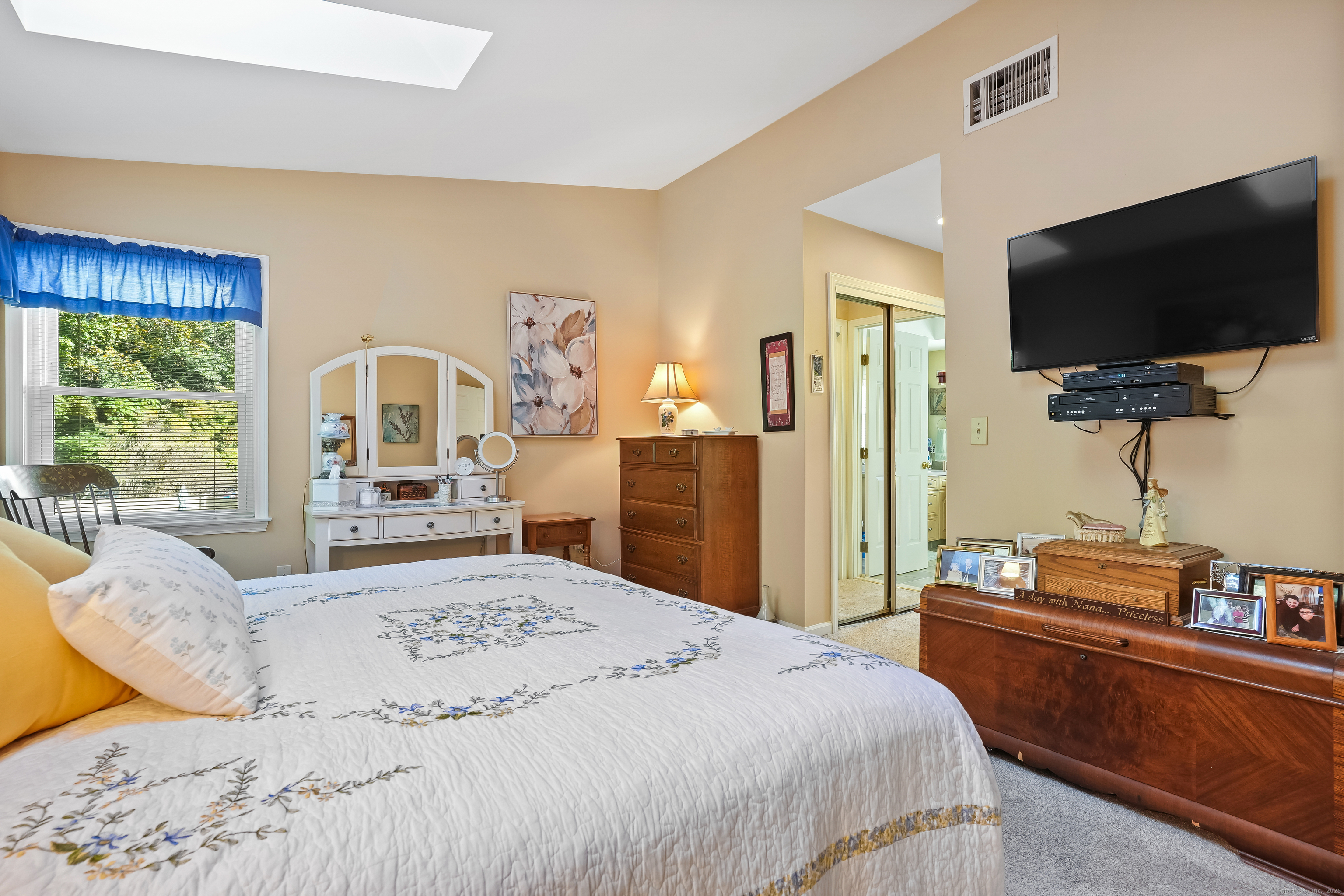 New Milford, Connecticut, 06776, United States, 2 Bedrooms Bedrooms, ,3 BathroomsBathrooms,Residential,For Sale,1970230