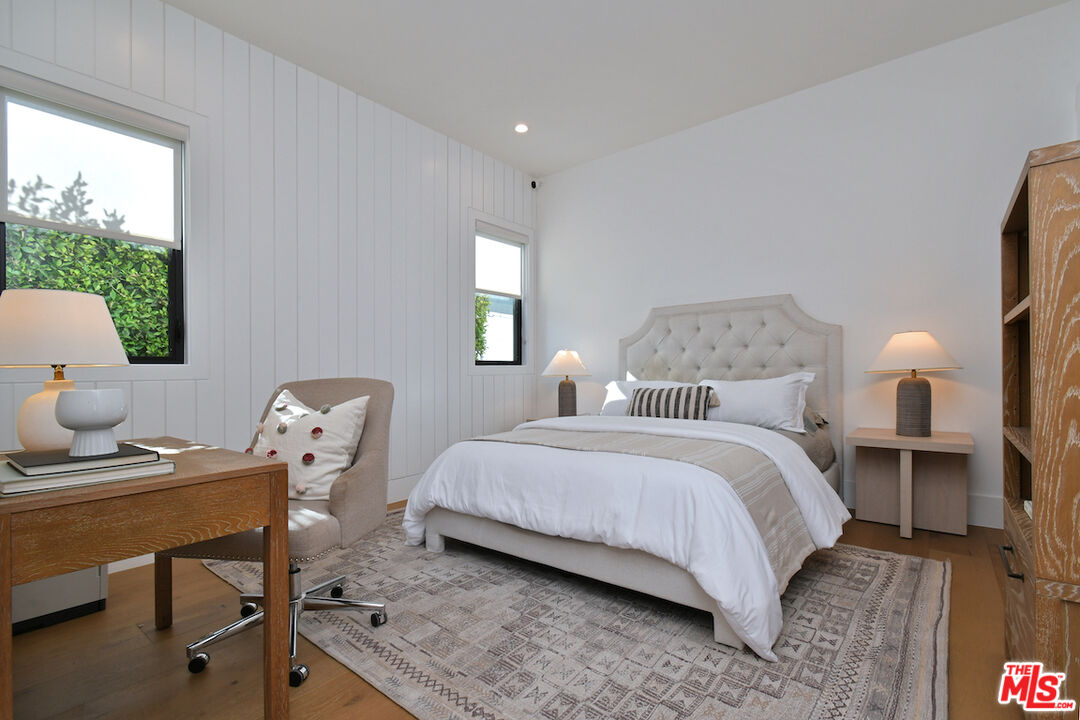 Encino, California, 91316, United States, 4 Bedrooms Bedrooms, ,5 BathroomsBathrooms,Residential,For Sale,2002982