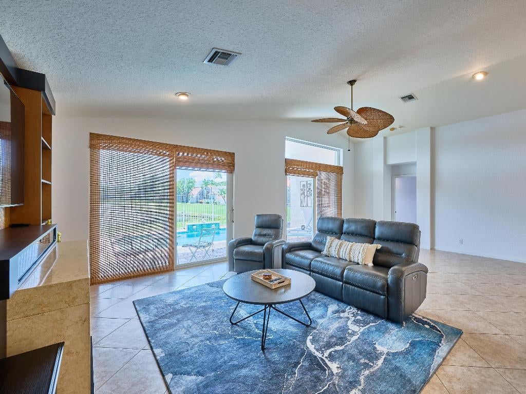 Boynton Beach, Florida, 33437, United States, 3 Bedrooms Bedrooms, ,2 BathroomsBathrooms,Residential,For Sale,1980529