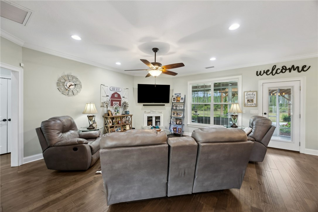 White Oak, Georgia, 31568, United States, 3 Bedrooms Bedrooms, ,2 BathroomsBathrooms,Residential,For Sale,1985107