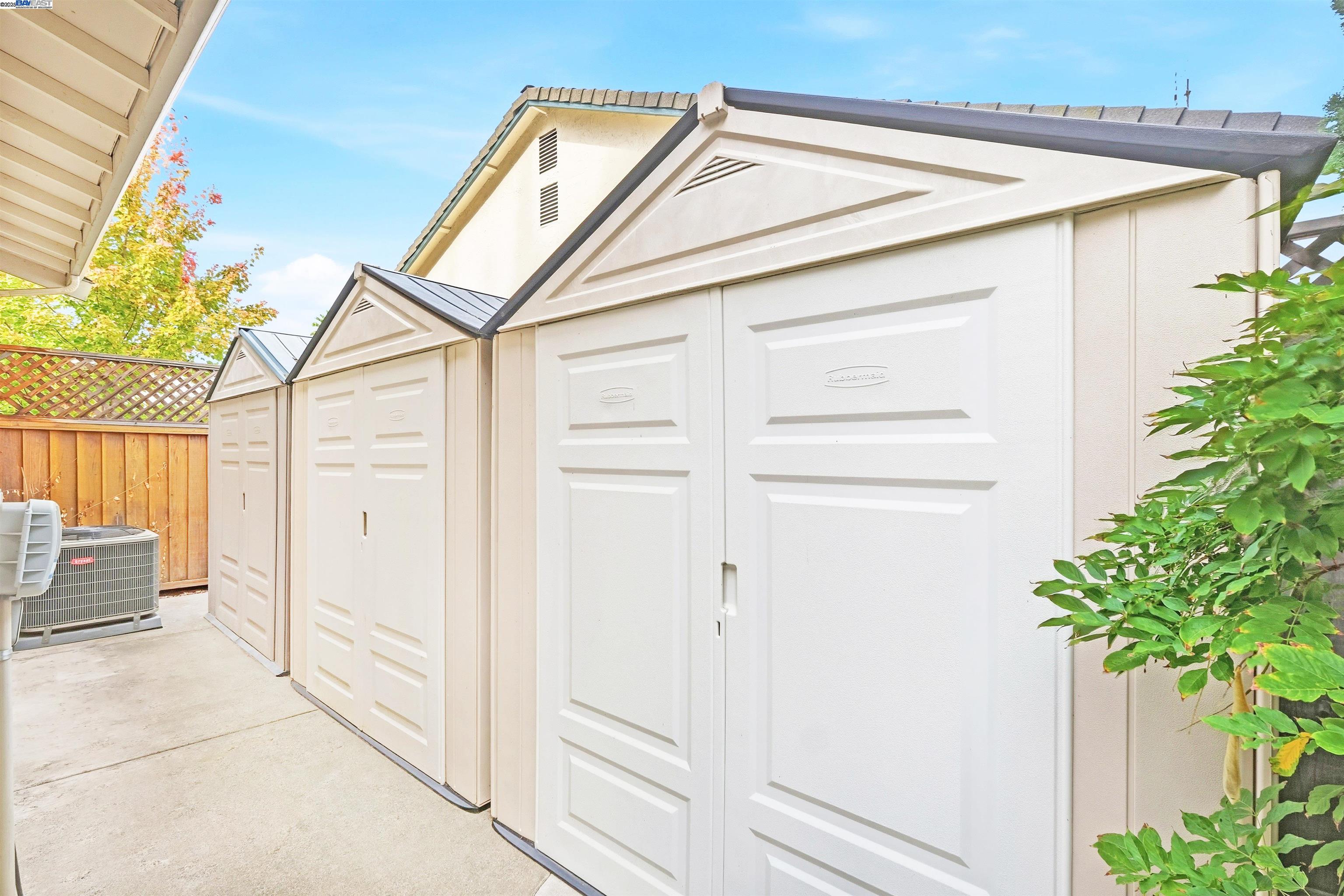 Fremont, California, 94536, United States, 4 Bedrooms Bedrooms, ,2 BathroomsBathrooms,Residential,For Sale,1990968