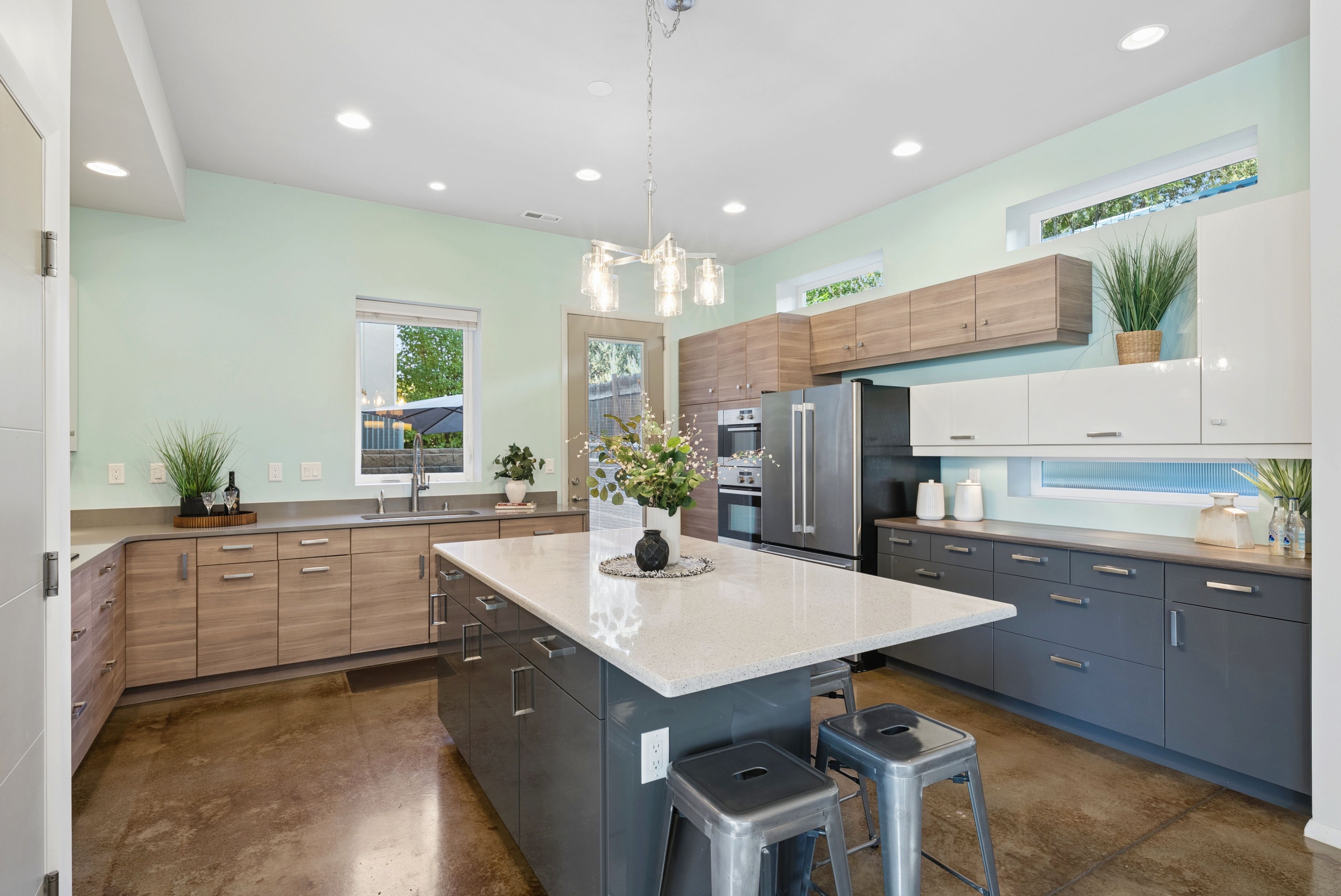  Architect-Designed Westside Home with Two Garages - 物件實景