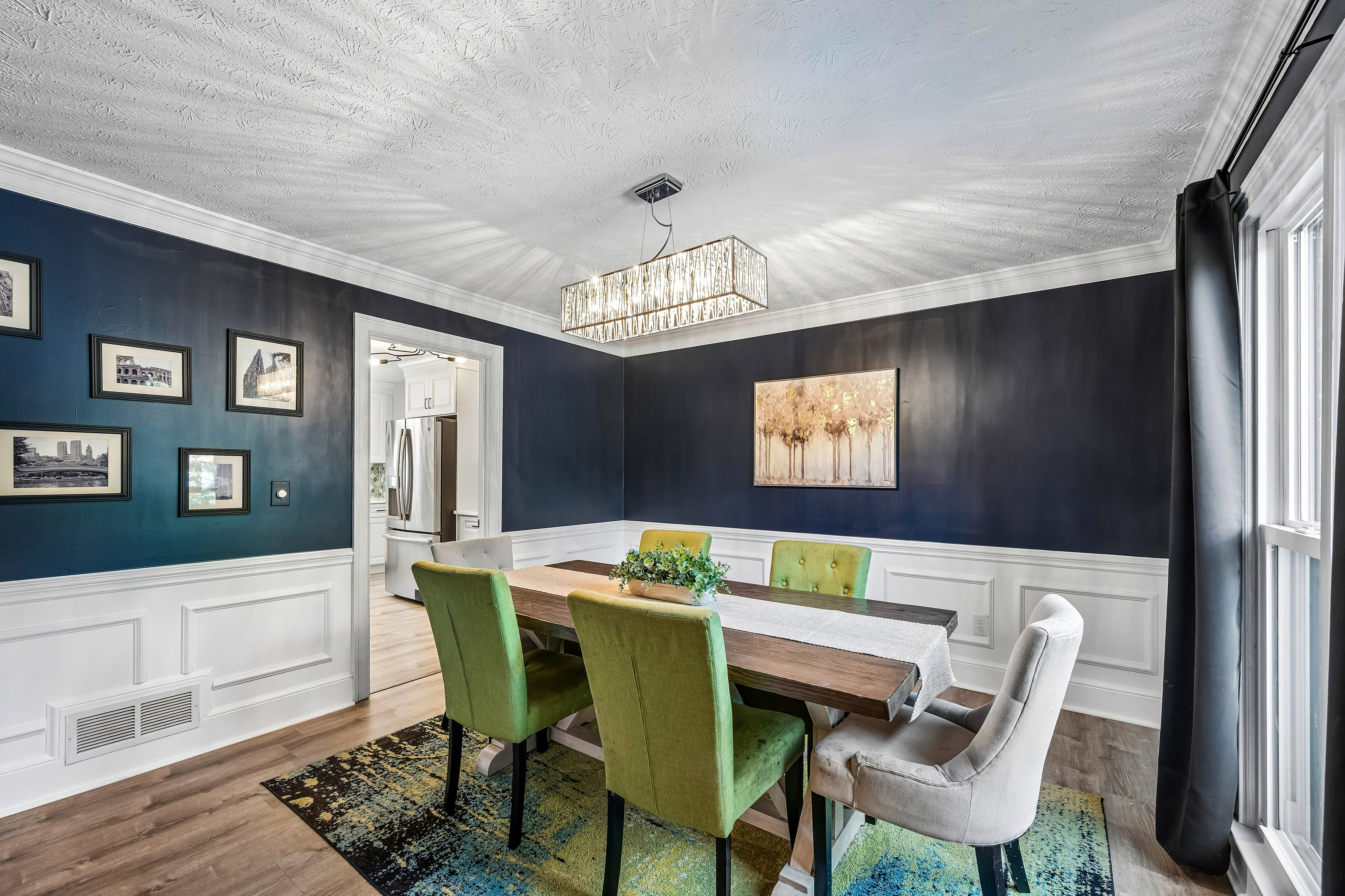  Charming Tudor-style Home Nestled in the Heart of Embry Hills - 物件實景
