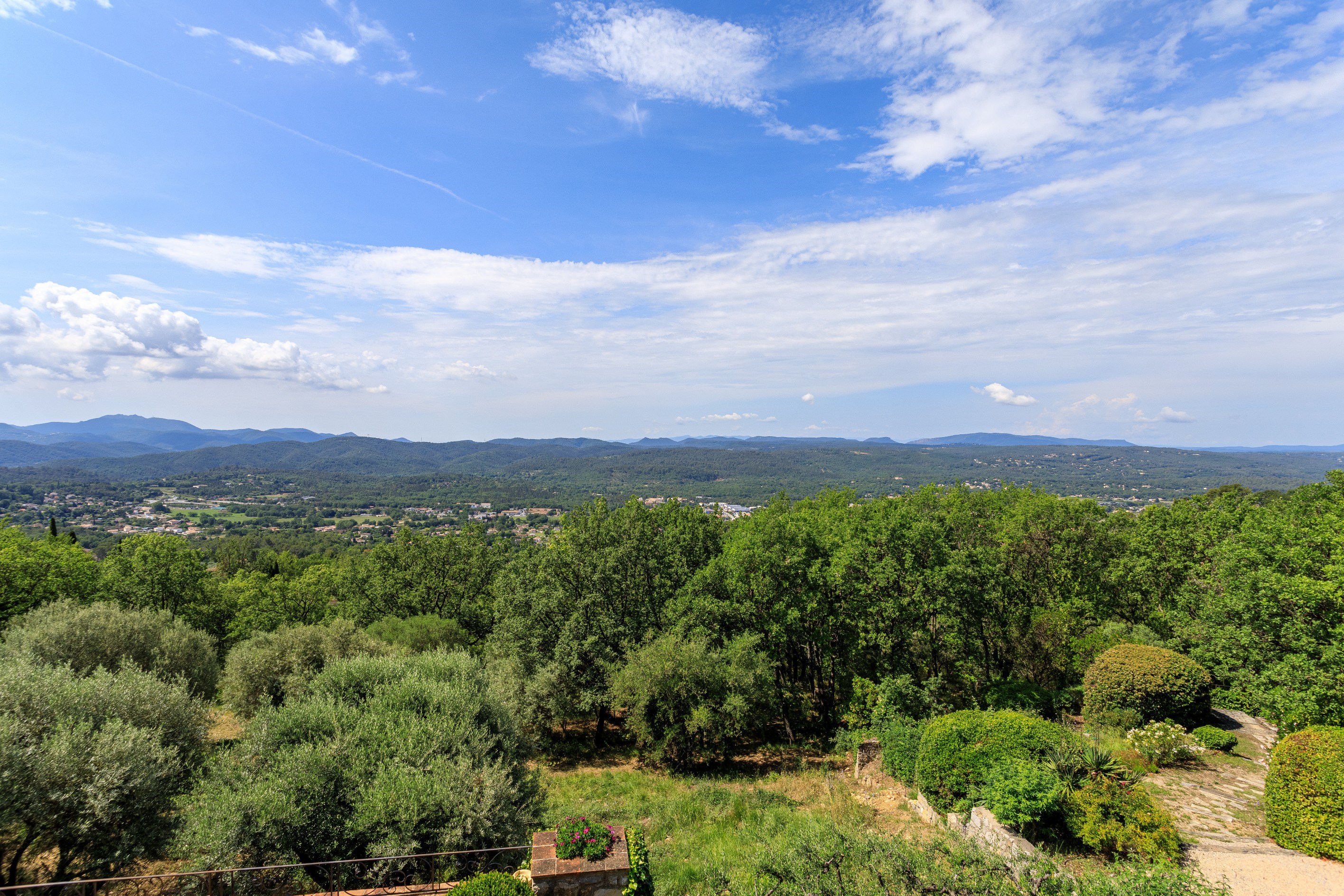  Elegant Provencal villa with panoramic view and guest house in Montauroux - 物件實景