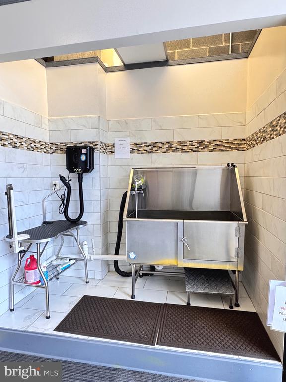 Washington, District of Columbia, 20003, United States, 2 Bedrooms Bedrooms, ,2 BathroomsBathrooms,Residential,For Sale,1974784