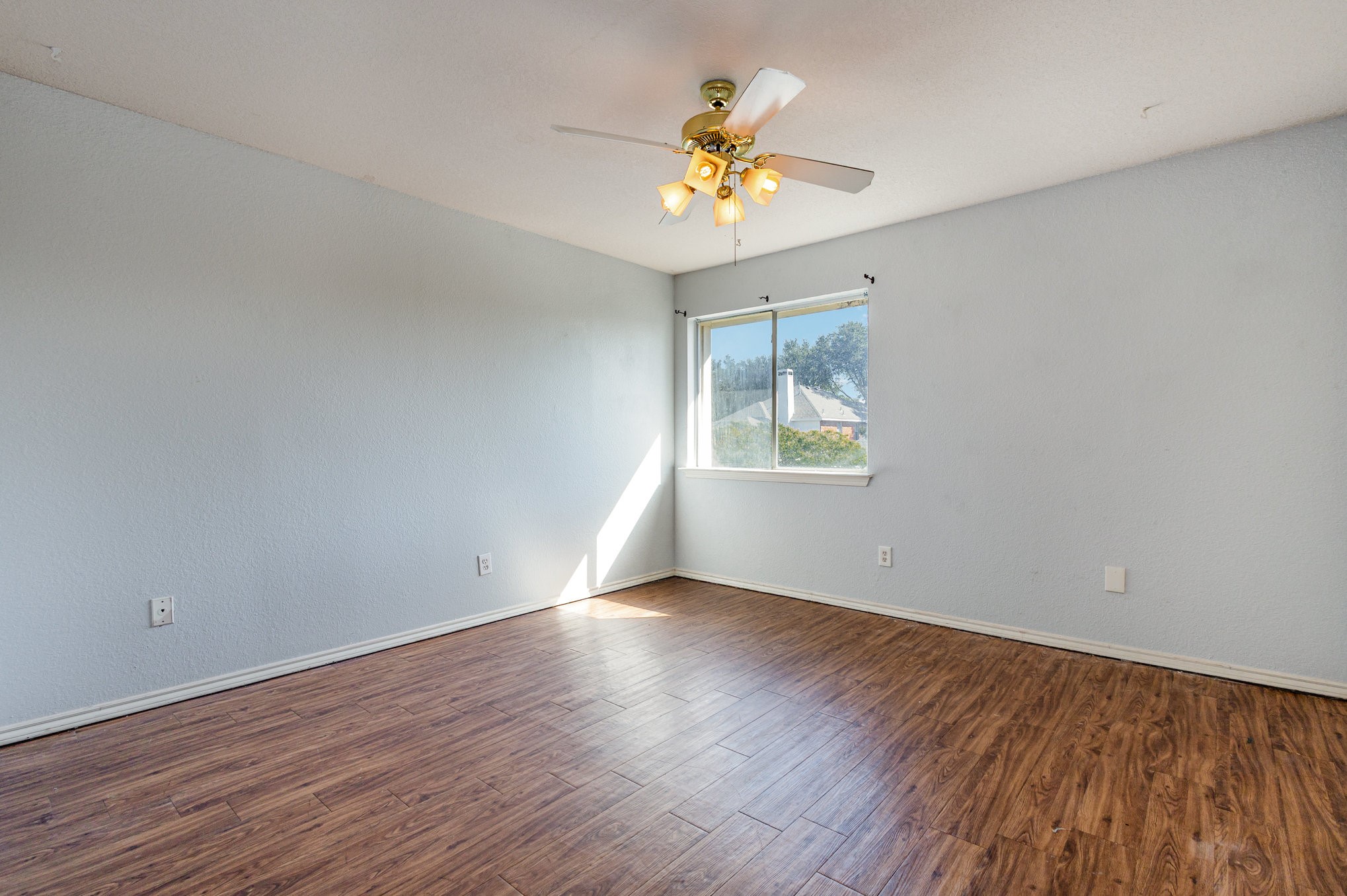 Carrollton, Texas, 75007, United States, 5 Bedrooms Bedrooms, ,3 BathroomsBathrooms,Residential,For Sale,1965546