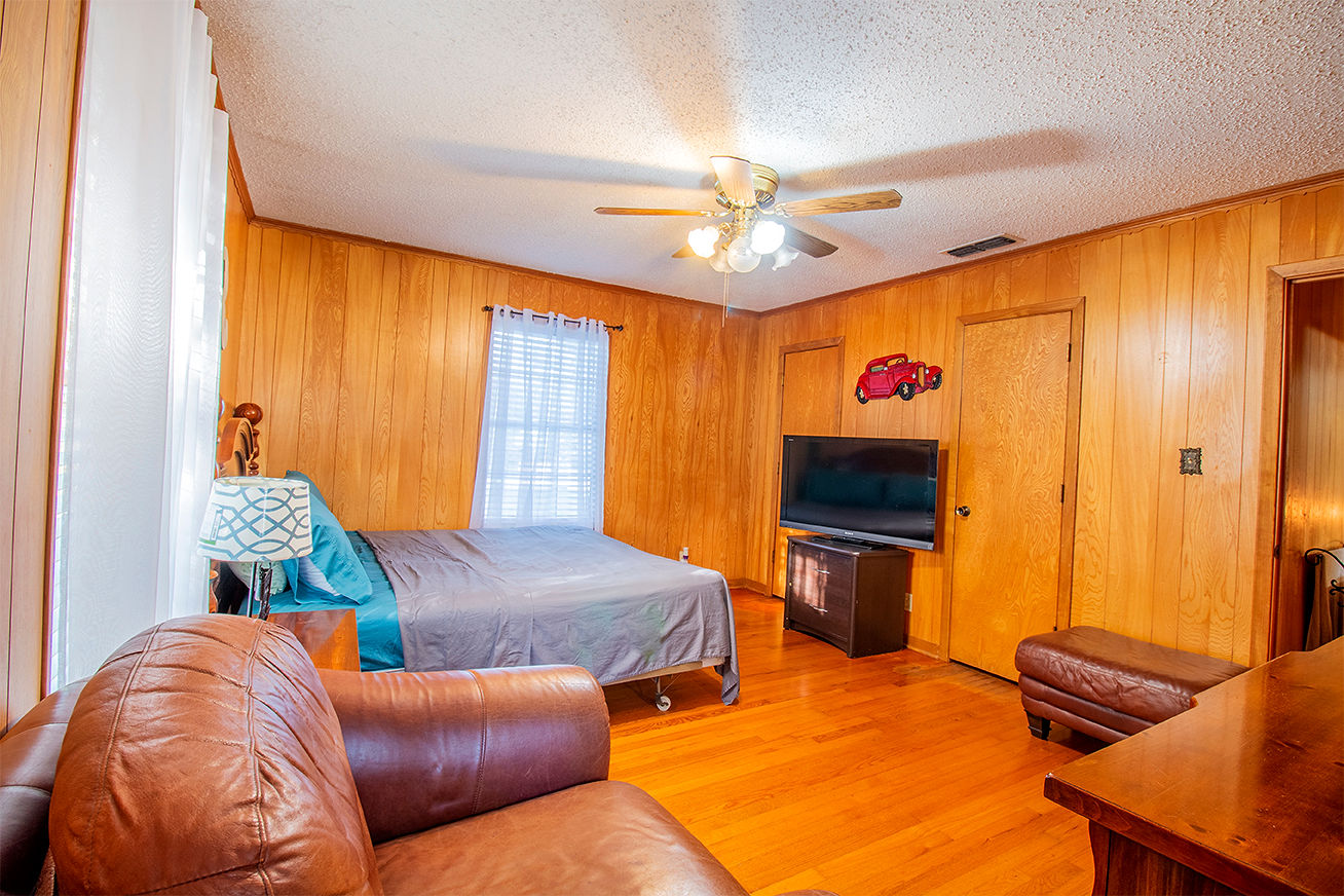 GRAND SALINE, Texas, 75140, United States, 3 Bedrooms Bedrooms, ,2 BathroomsBathrooms,Residential,For Sale,1960368