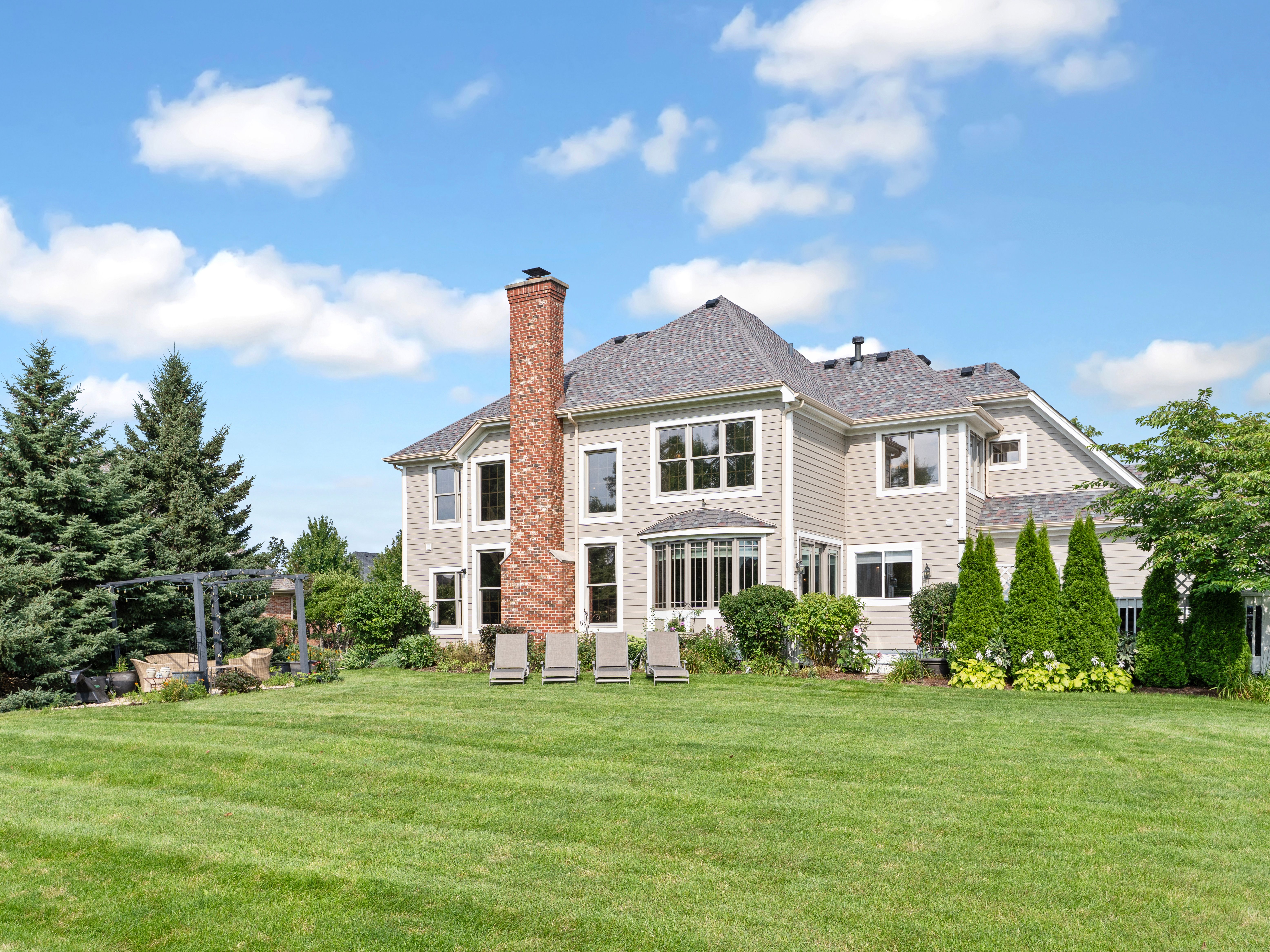 Welcome To An Exceptional Custom Home - 物件實景