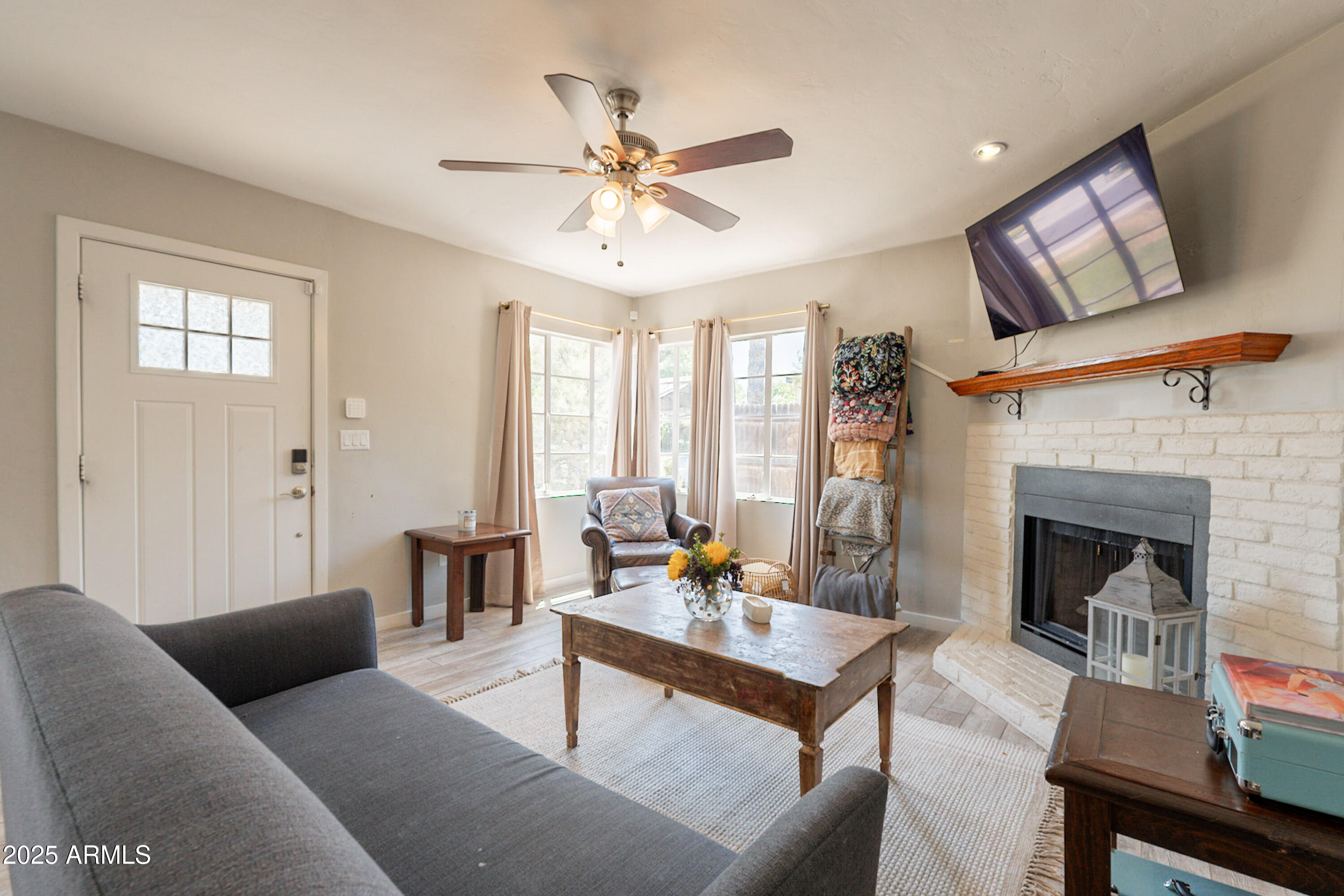 Phoenix, Arizona, 85013, United States, 3 Bedrooms Bedrooms, ,Residential,For Sale,1818806