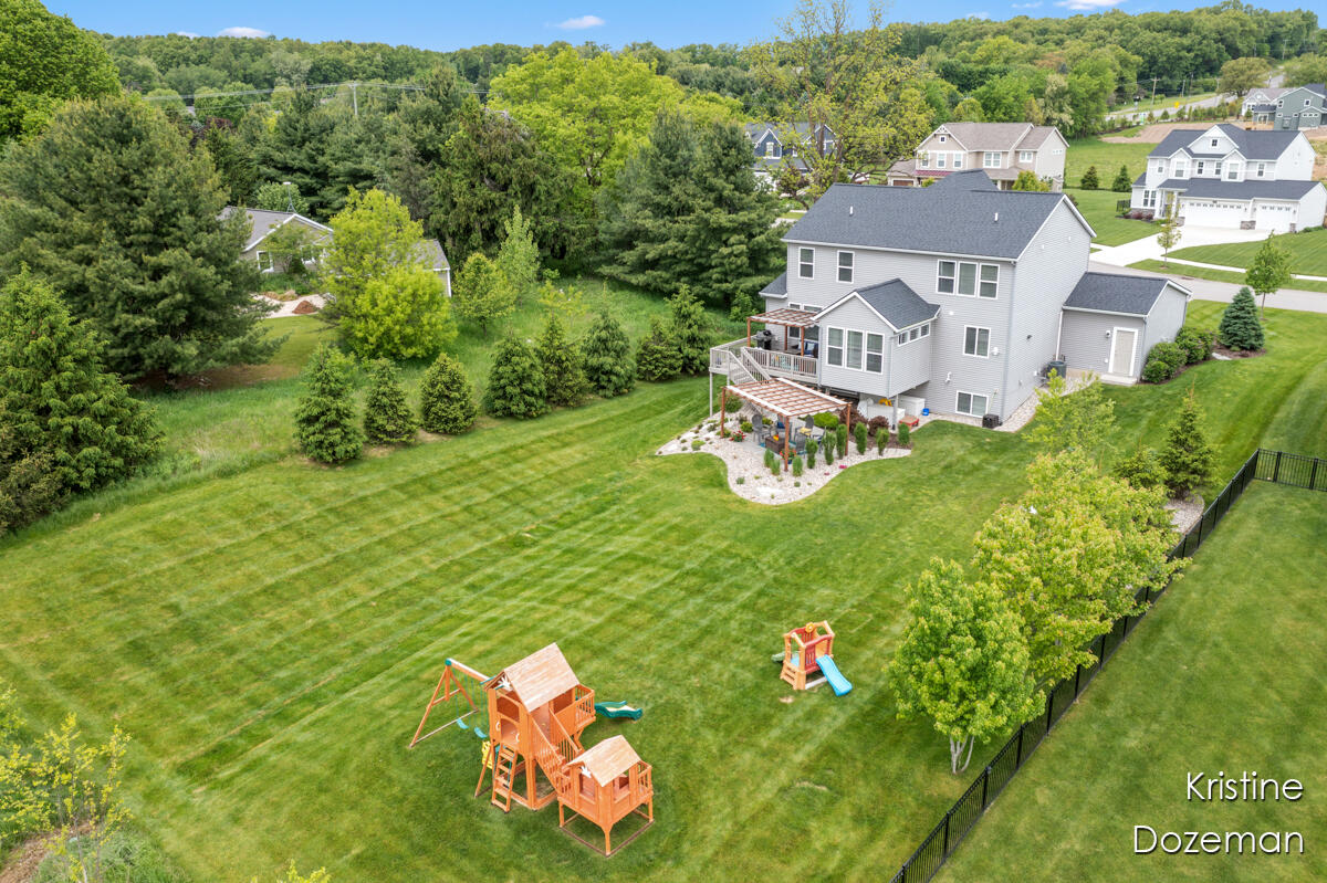 Lowell, Michigan, 49331, United States, 5 Bedrooms Bedrooms, ,4 BathroomsBathrooms,Residential,For Sale,1848158