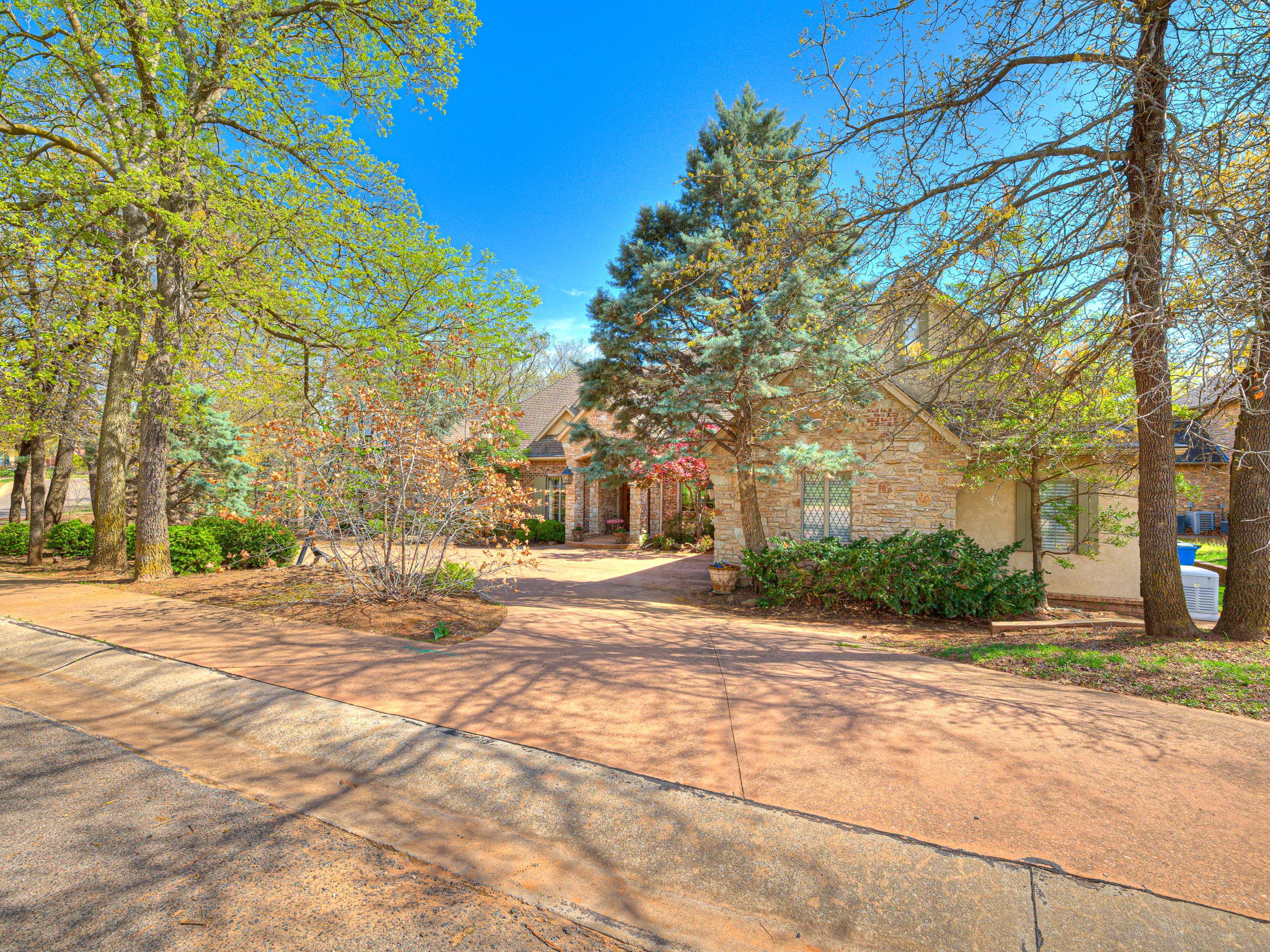 Edmond, Oklahoma, 73003, United States, 3 Bedrooms Bedrooms, ,3 BathroomsBathrooms,Residential,For Sale,1907652